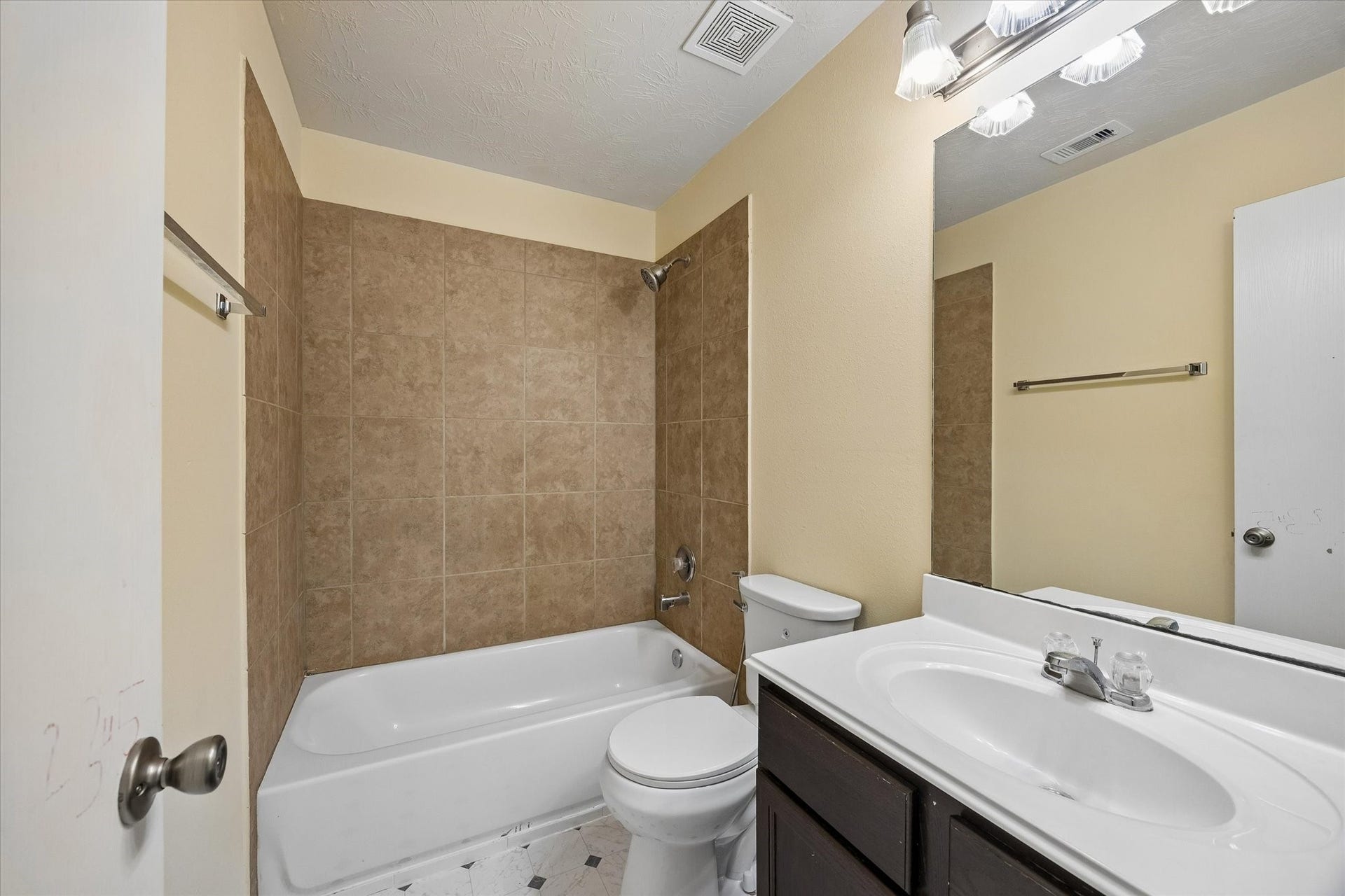 2130 Summit Meadow Drive, Houston, TX 77489 Secondary Bath