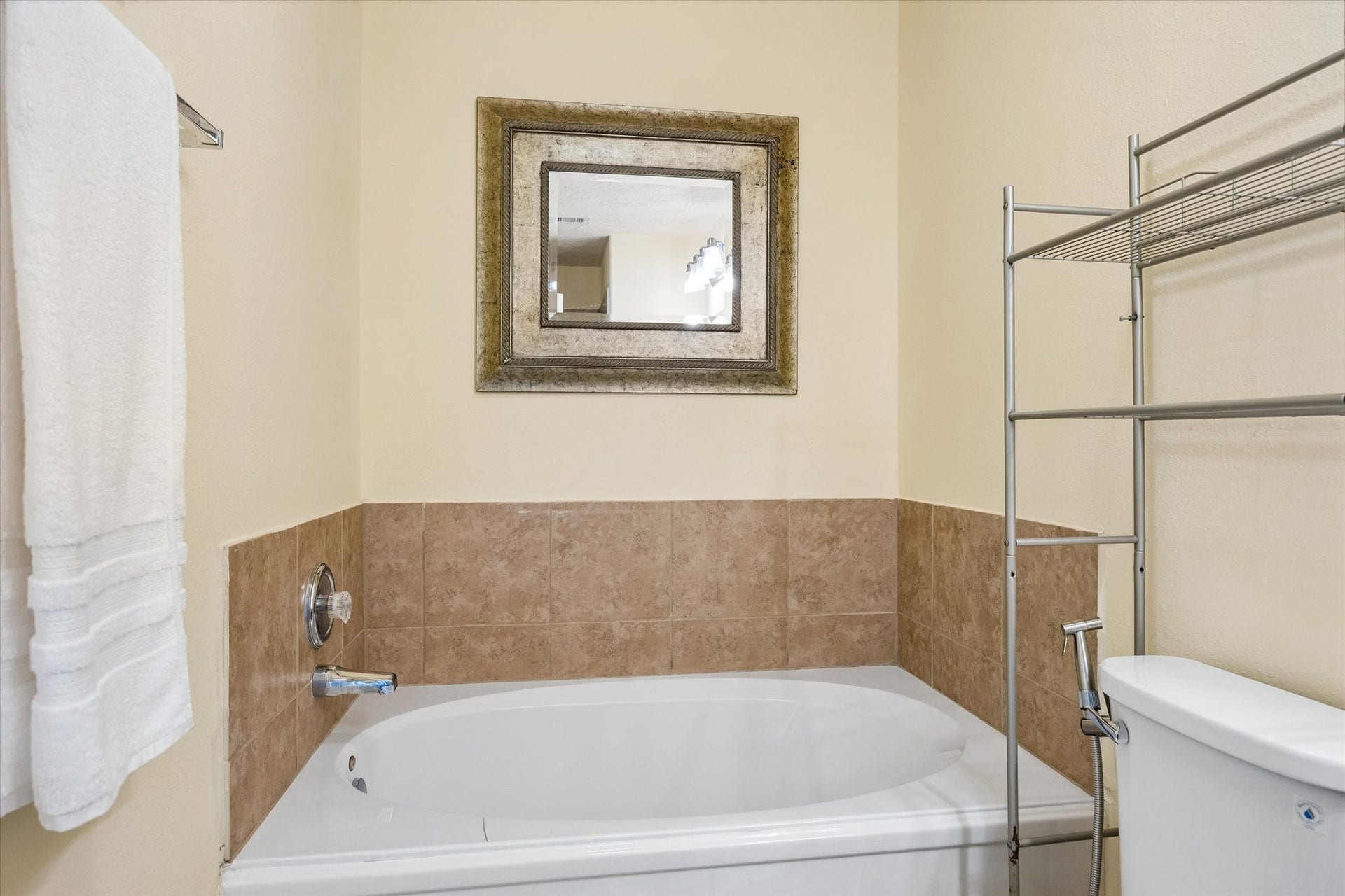 2130 Summit Meadow Drive, Houston, TX 77489 Enjoy the Jacuzzi tub!
