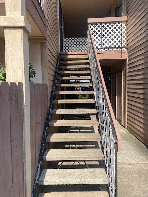 10203 SW Forum Park NE, #225, Houston, TX 77036 Entry stairs