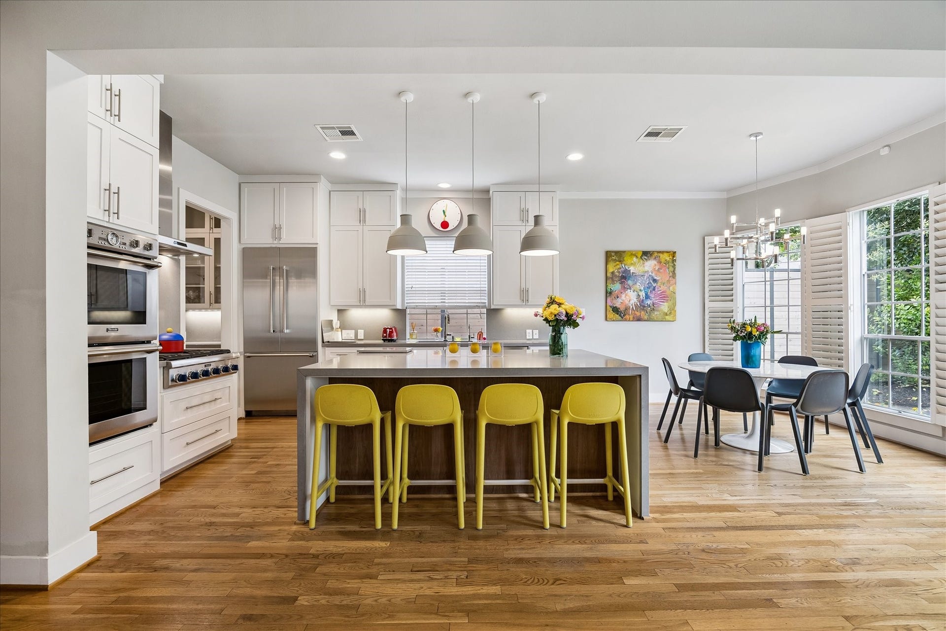The Thermador Professional appliance package includes dual 30" ovens with convection, a 36", 6-burner gas cooktop, stainless refrigerator, microwave drawer and dishwasher.