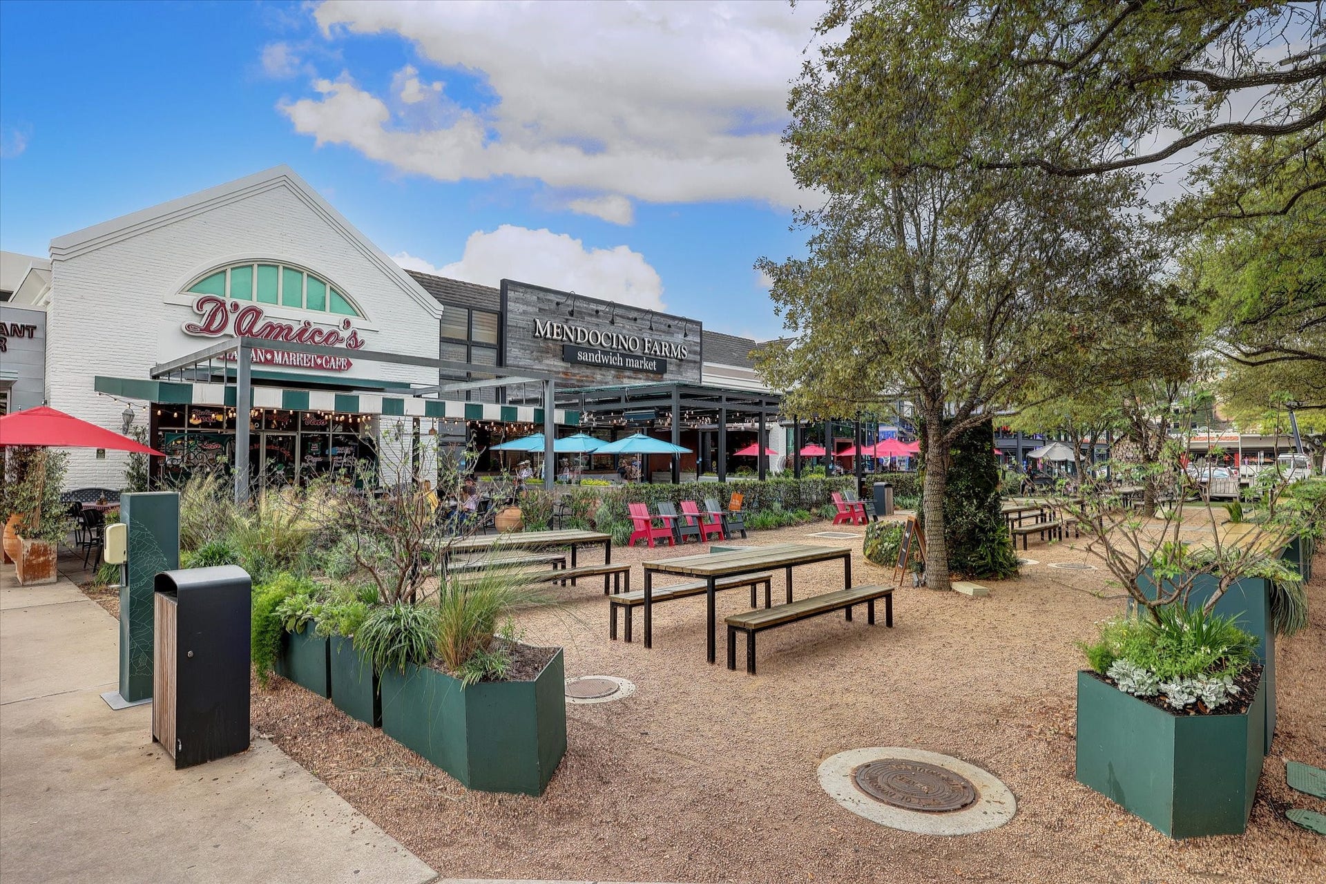 The Rice Village Arcade is a short 0.6 mile stroll from 2514 McClendon. Home to numerous nationally recognized retailers as well as fun boutiques, the Rice Village also has dozens of watering holes & restaurants to enjoy night after night.