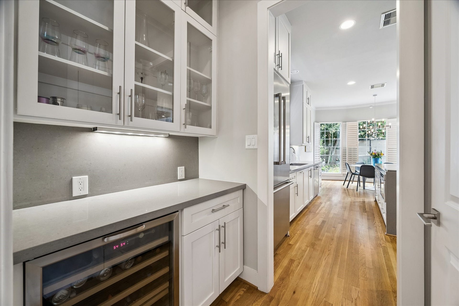 Also located in this general area is a walk-in pantry behind the door to the right.
