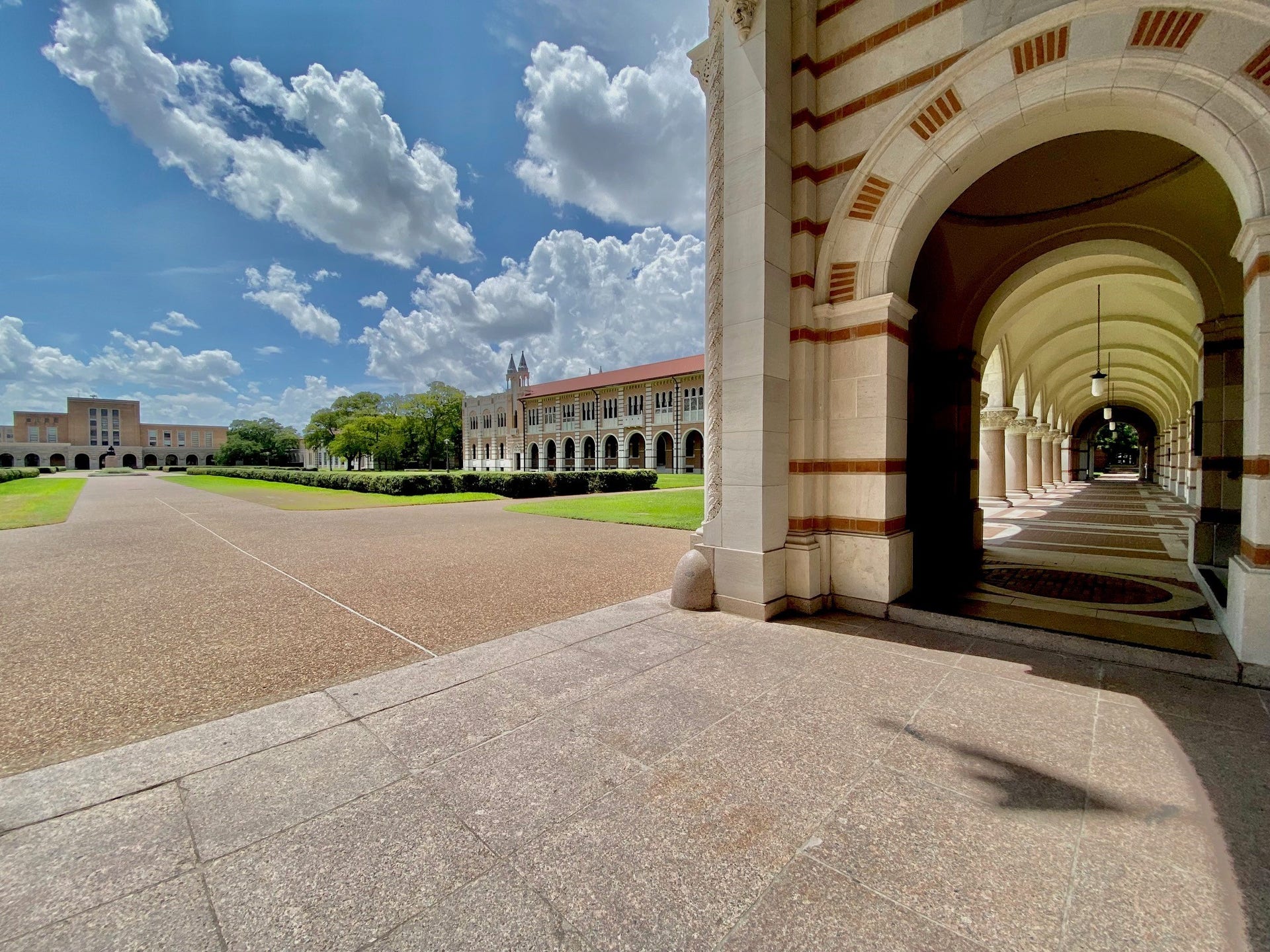 Less than a mile away, you will find yourself on the campus of Rice University, the crown jewel of Houston's famed university system. Often referred to as the premier Southern Ivy League school, Rice is also world-renowned for its MBA program.