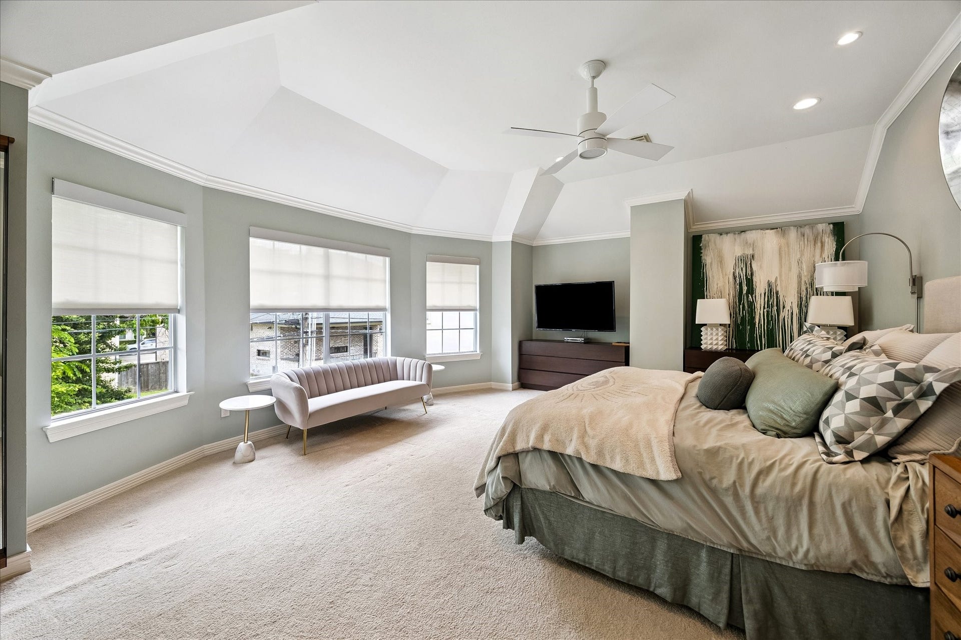 The 21' x 16' master bedroom has vaulted ceilings and north facing windows overlooking the backyard.
