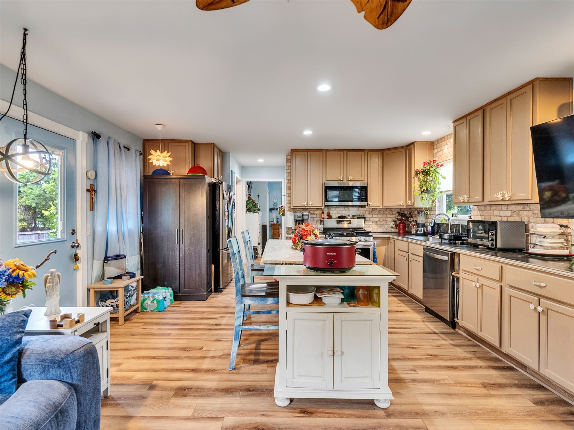 2616 Avenue H, Dickinson, TX 77539 Large kitchen with all you need to prepare meals.