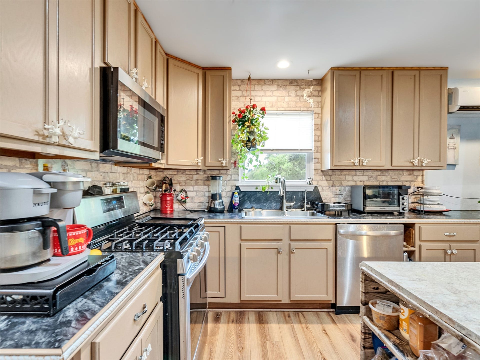 2616 Avenue H, Dickinson, TX 77539 2616 Avenue H, Dickinson, TX 77539
