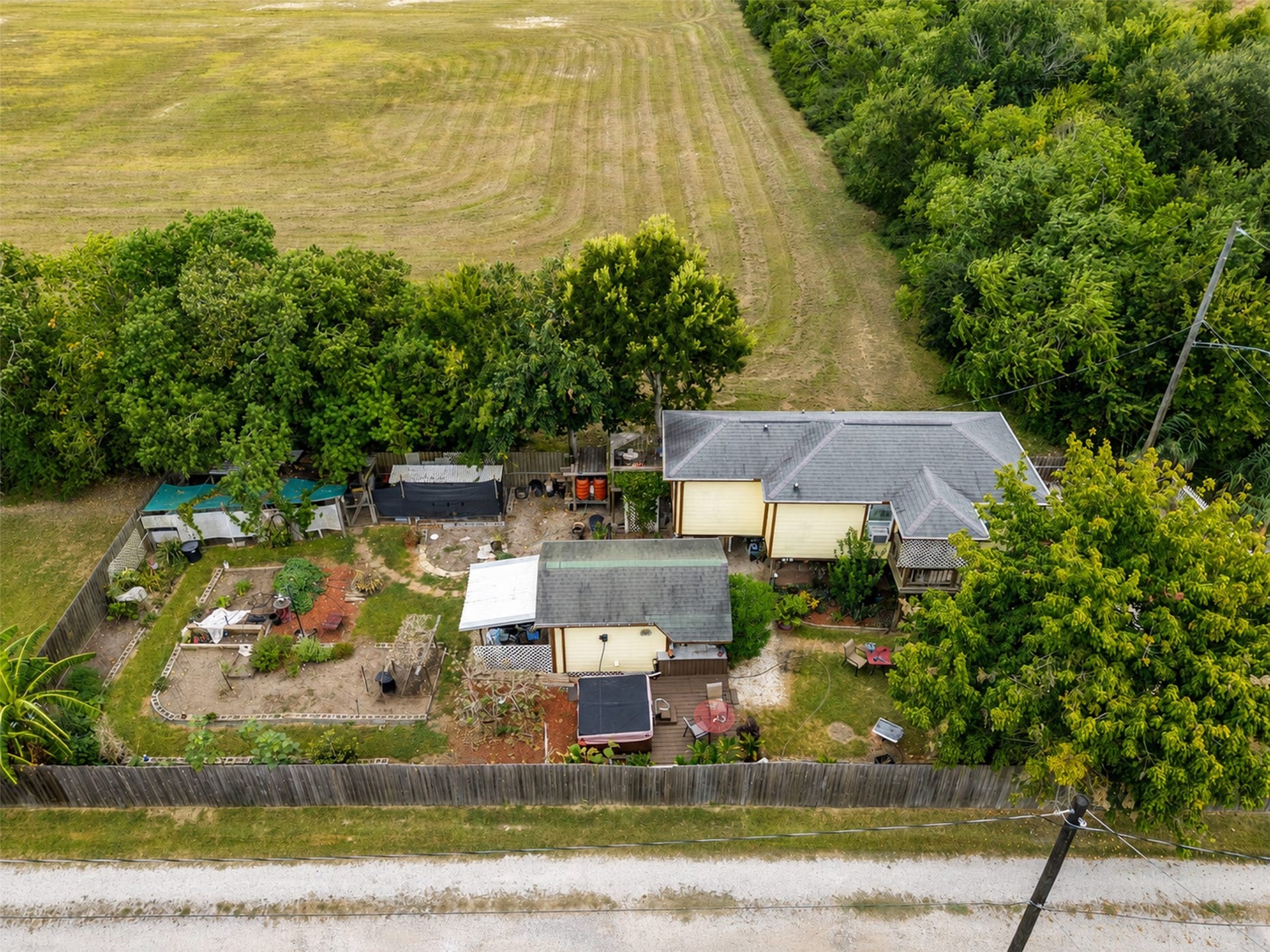 2616 Avenue H, Dickinson, TX 77539 2616 Avenue H, Dickinson, TX 77539