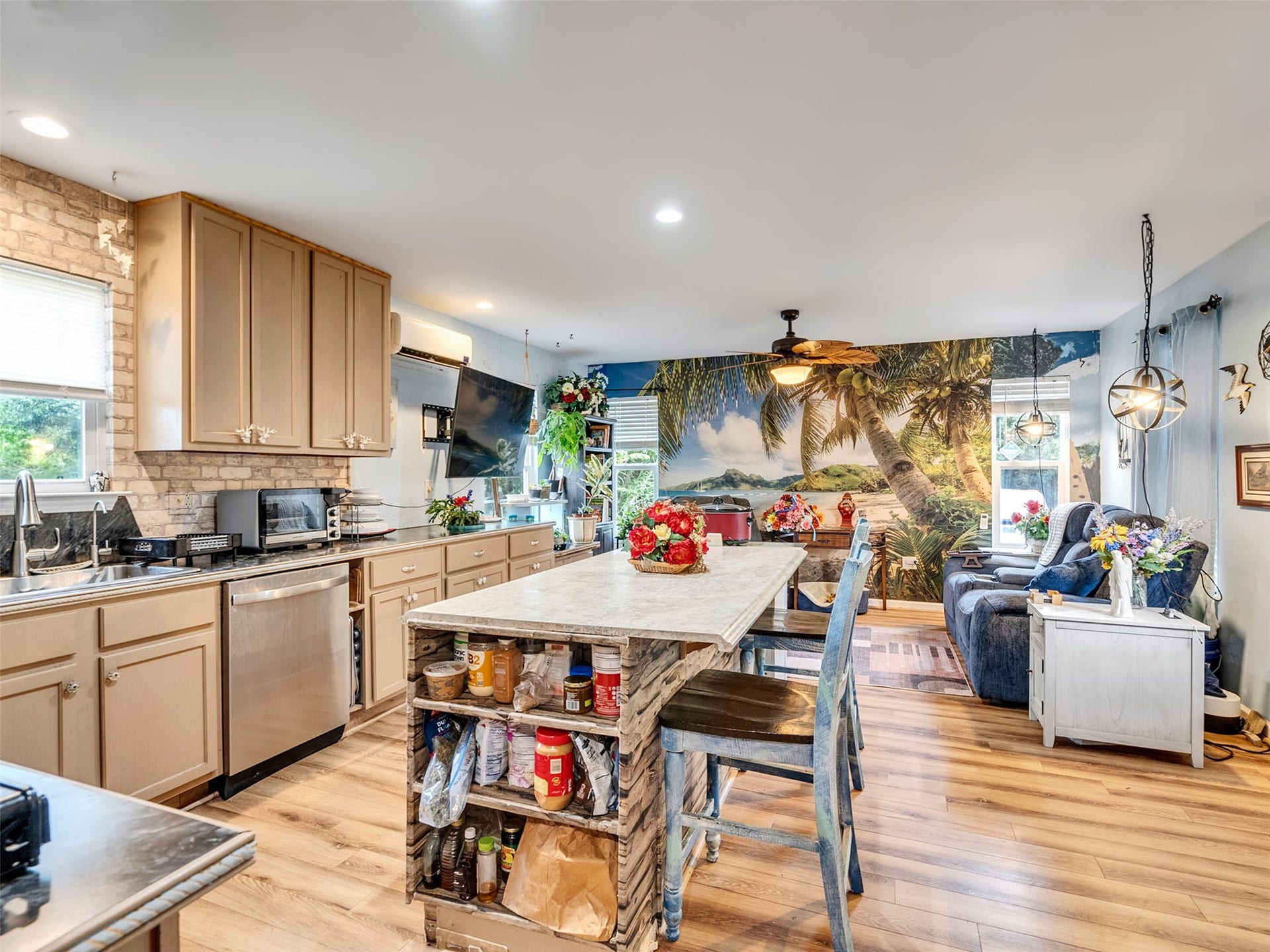 2616 Avenue H, Dickinson, TX 77539 Live everyday like you are on vacation.