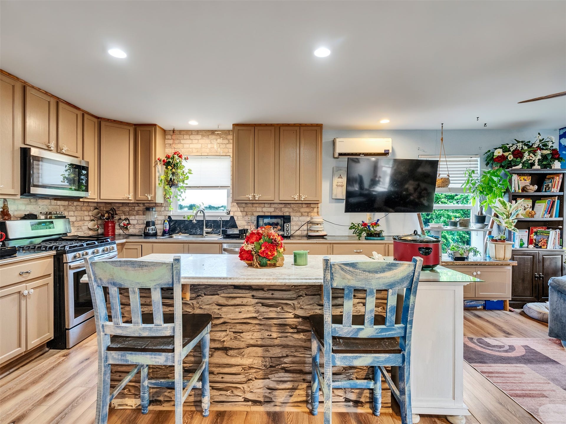 2616 Avenue H, Dickinson, TX 77539 Island for prepping meals.