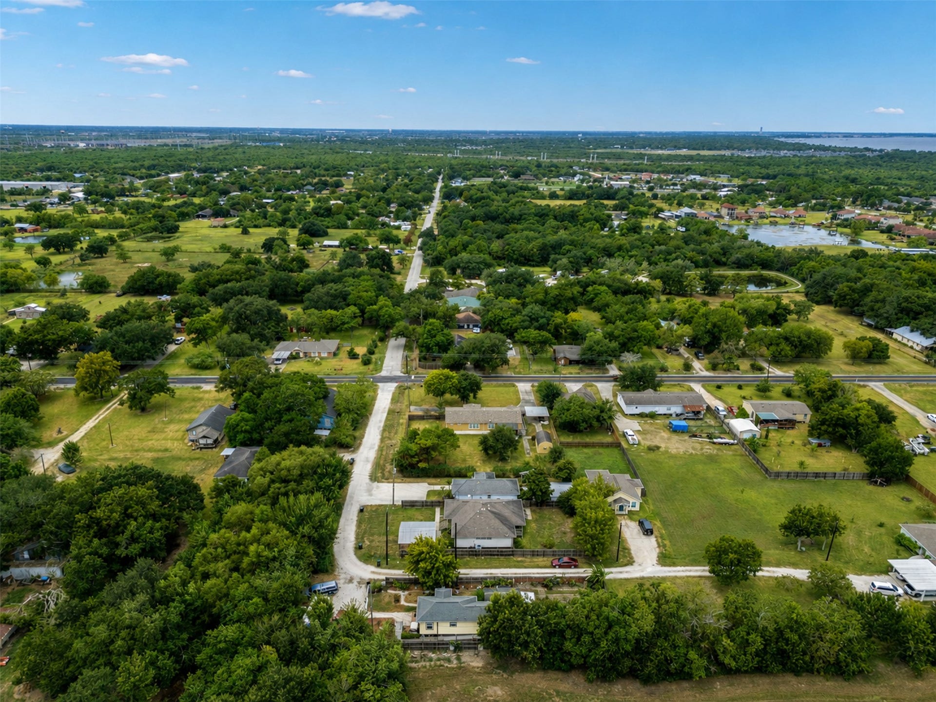 2616 Avenue H, Dickinson, TX 77539 2616 Avenue H, Dickinson, TX 77539