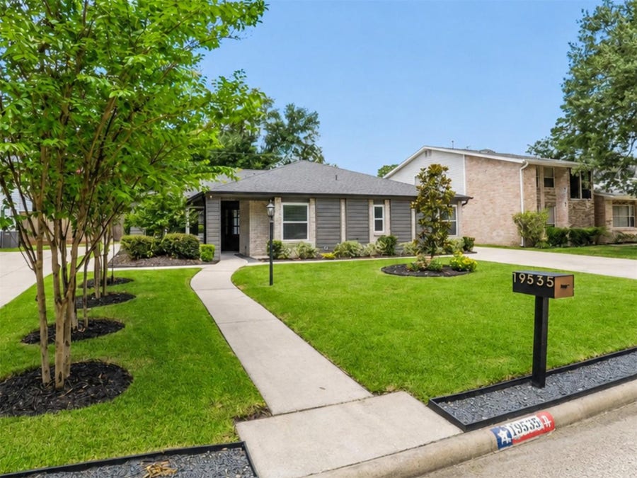 Property photo for 19535 Dianeshire Drive, Spring, TX
