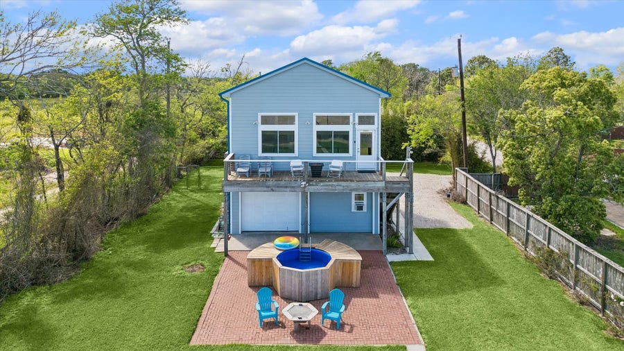 Property photo for 2015 Crescent Drive, La Porte, TX