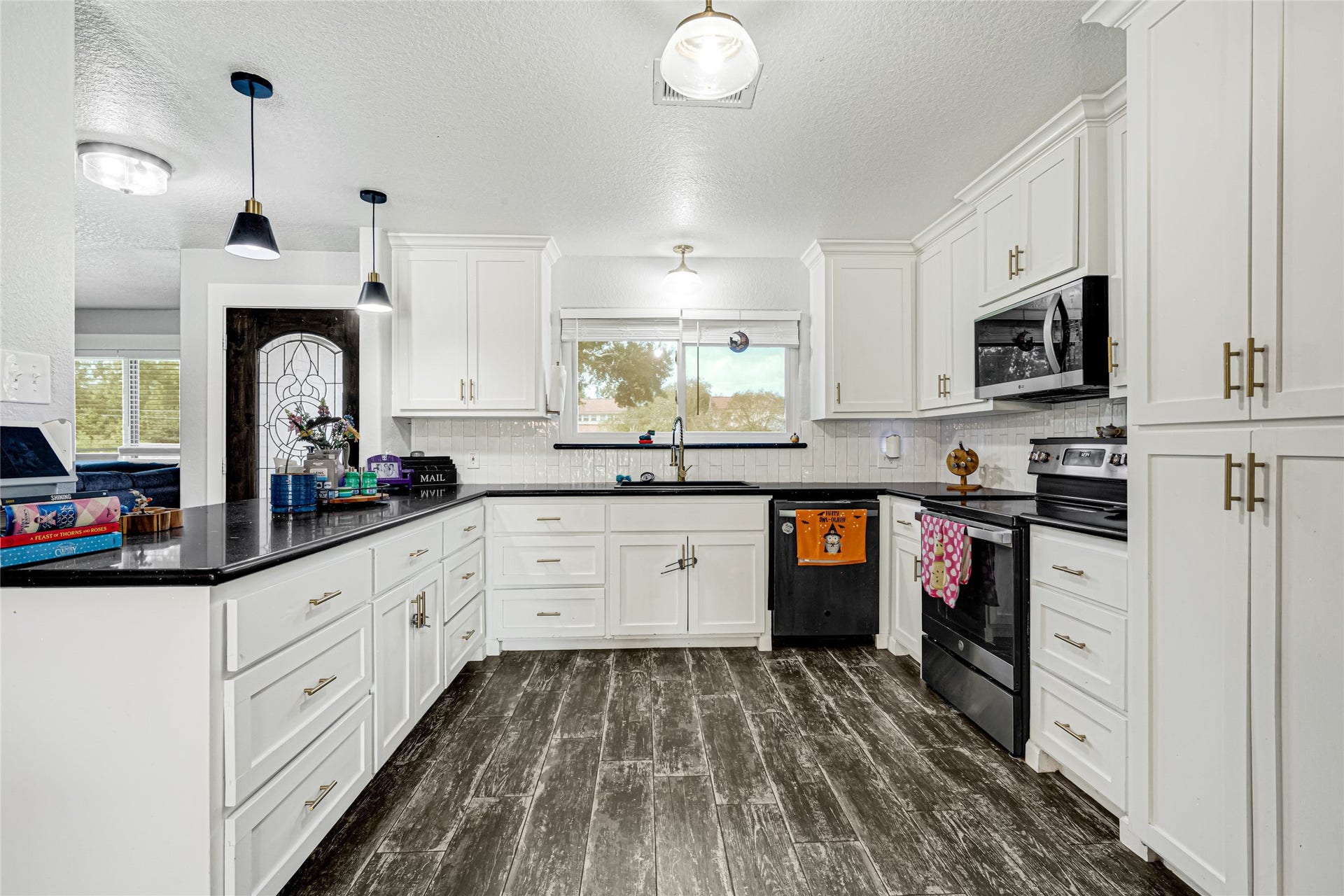 302 County Road 893A, Angleton, TX 77515