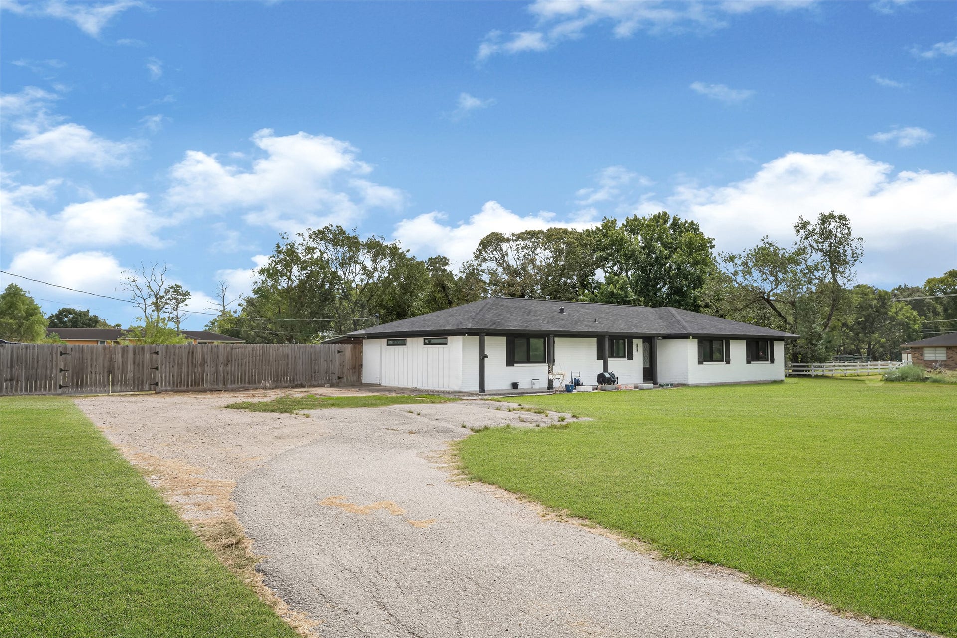 302 County Road 893A, Angleton, TX 77515