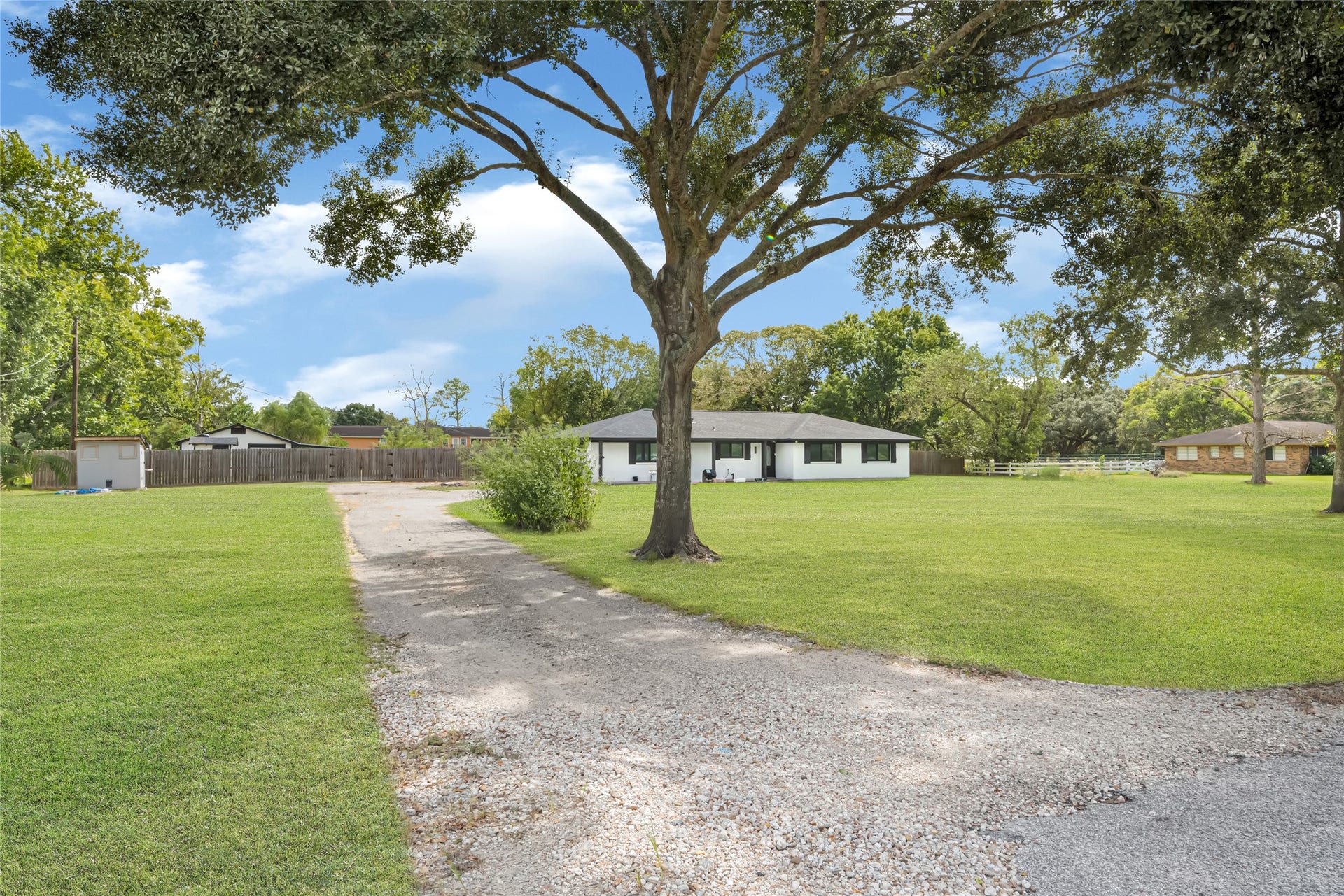 302 County Road 893A, Angleton, TX 77515