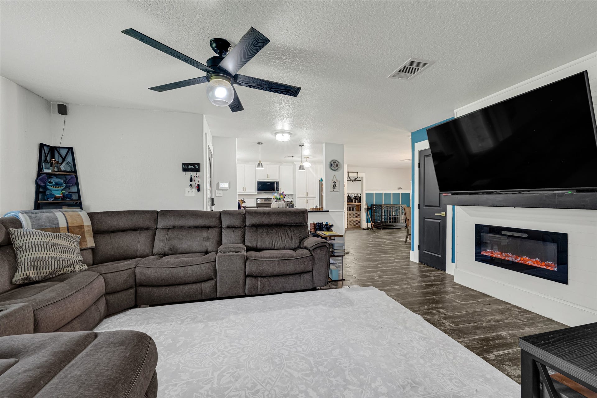 302 County Road 893A, Angleton, TX 77515