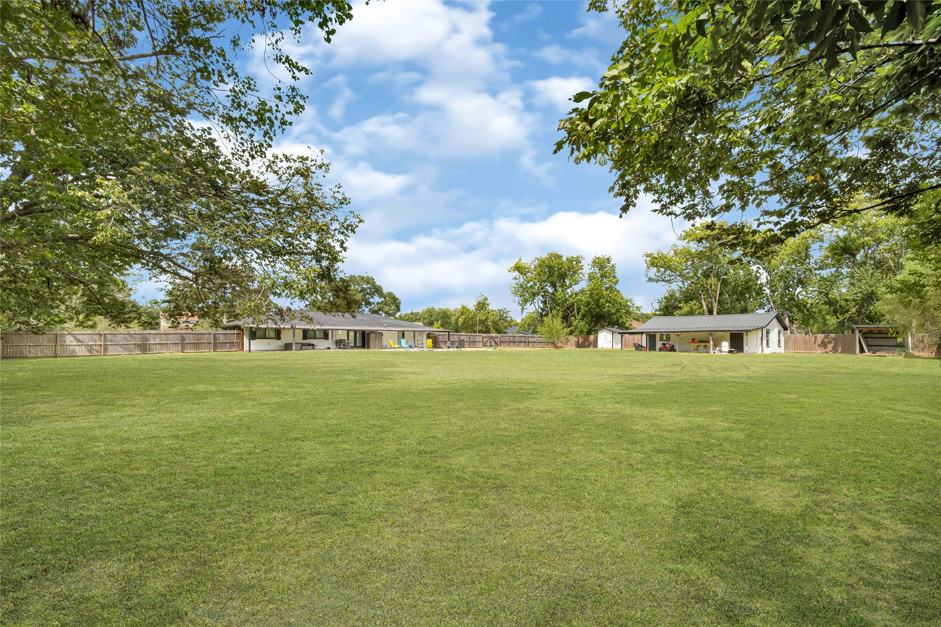 302 County Road 893A, Angleton, TX 77515