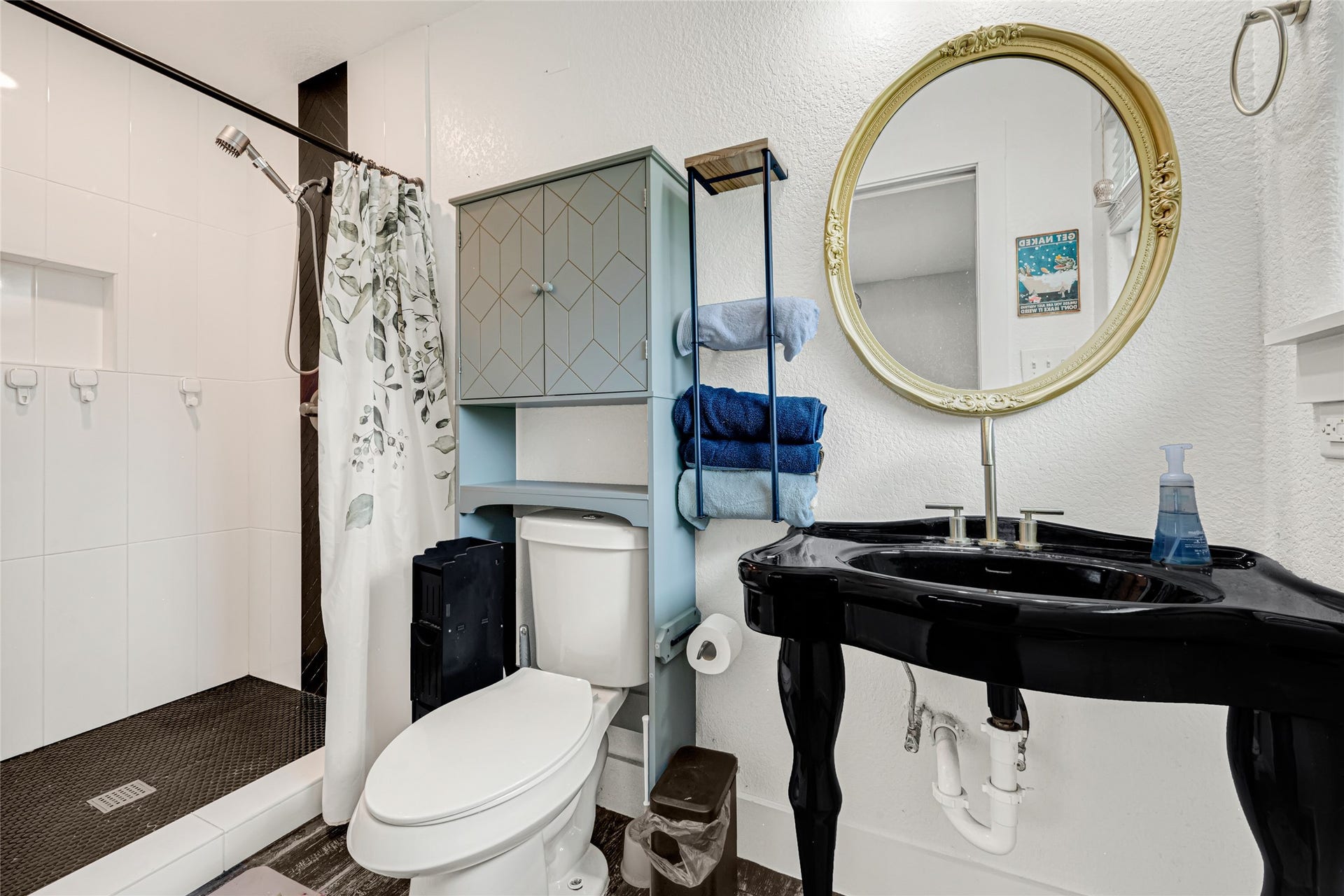 302 County Road 893A, Angleton, TX 77515