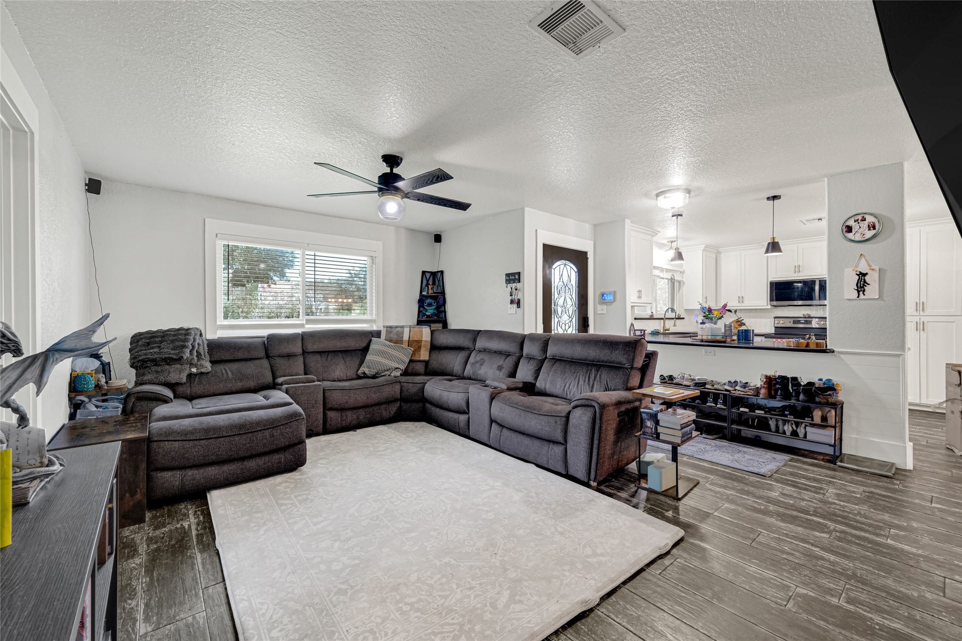 302 County Road 893A, Angleton, TX 77515