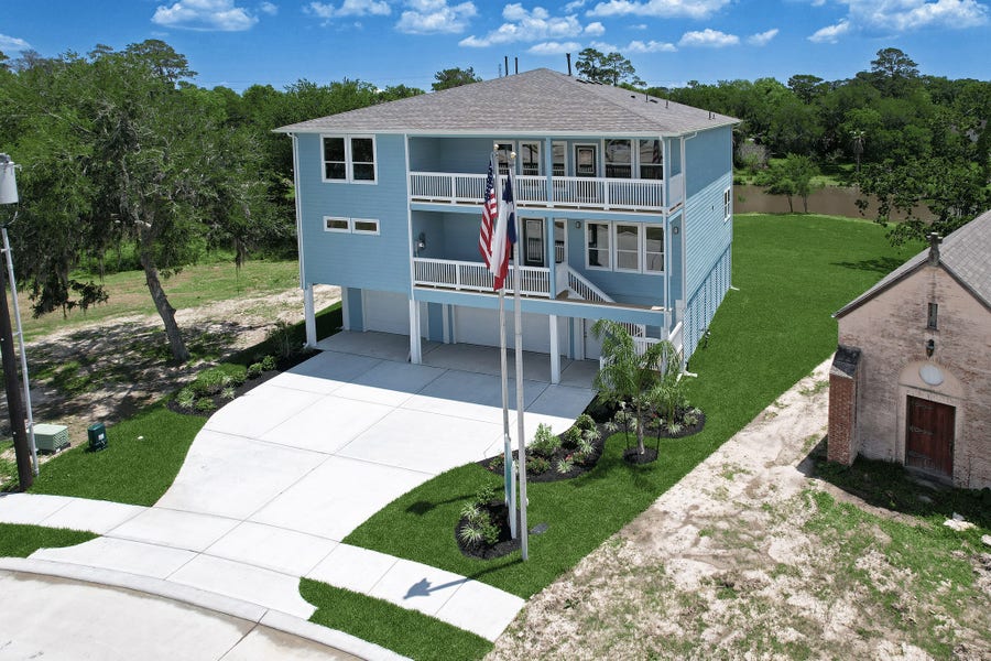 Property photo for 3921 Peacock Isle Drive, Dickinson, TX