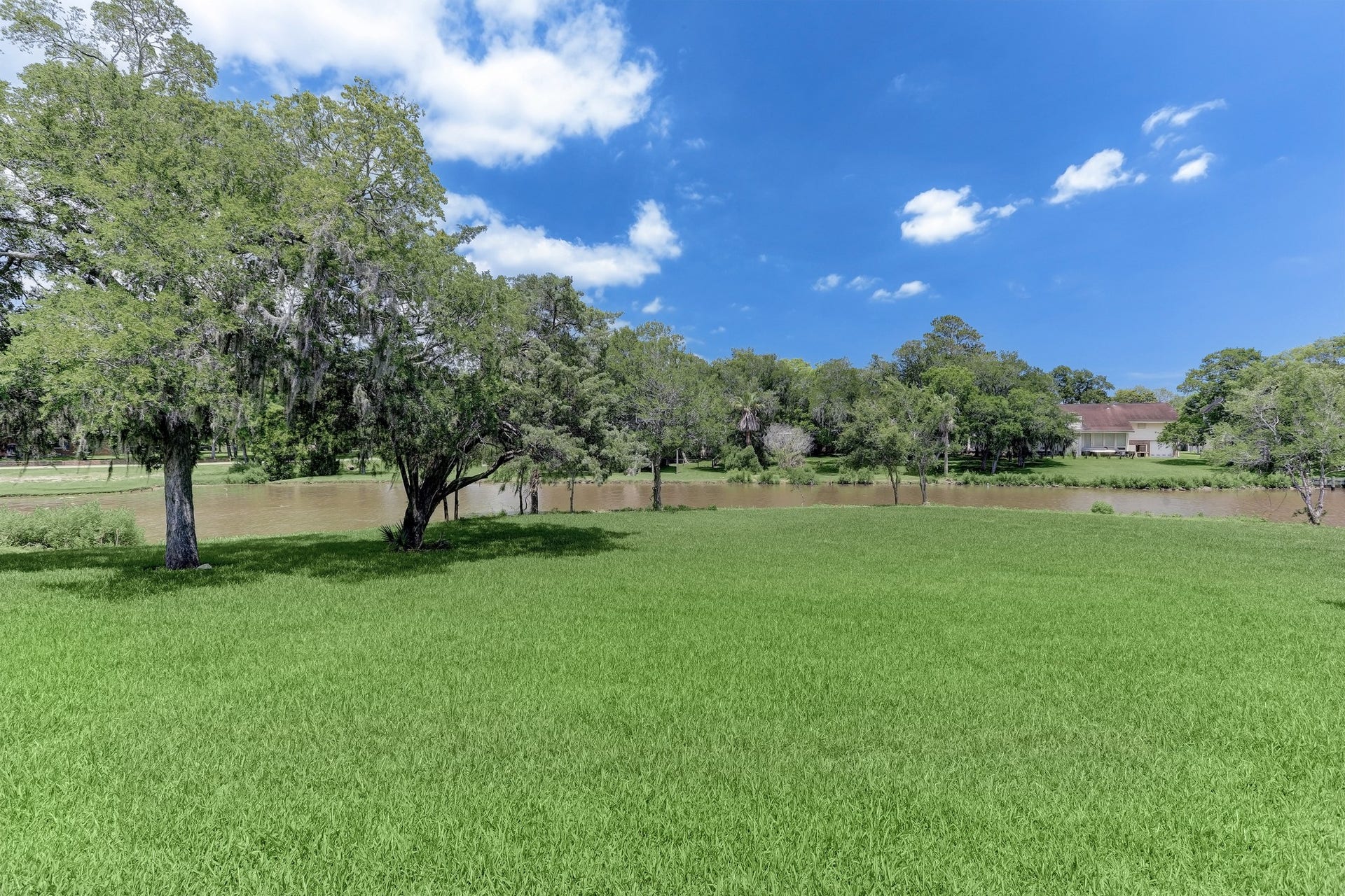 3921 Peacock Isle Drive, Dickinson, TX 77539
