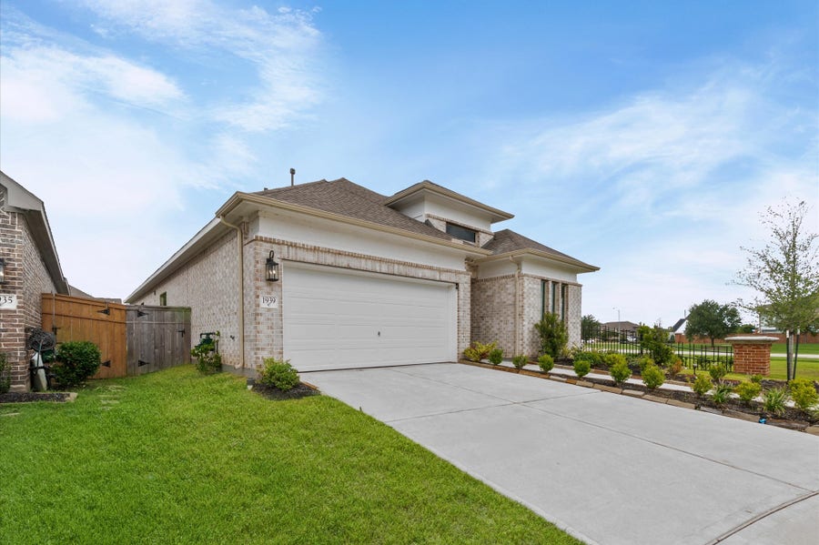 Property photo for 1939 Misty Field Drive, Missouri City, TX