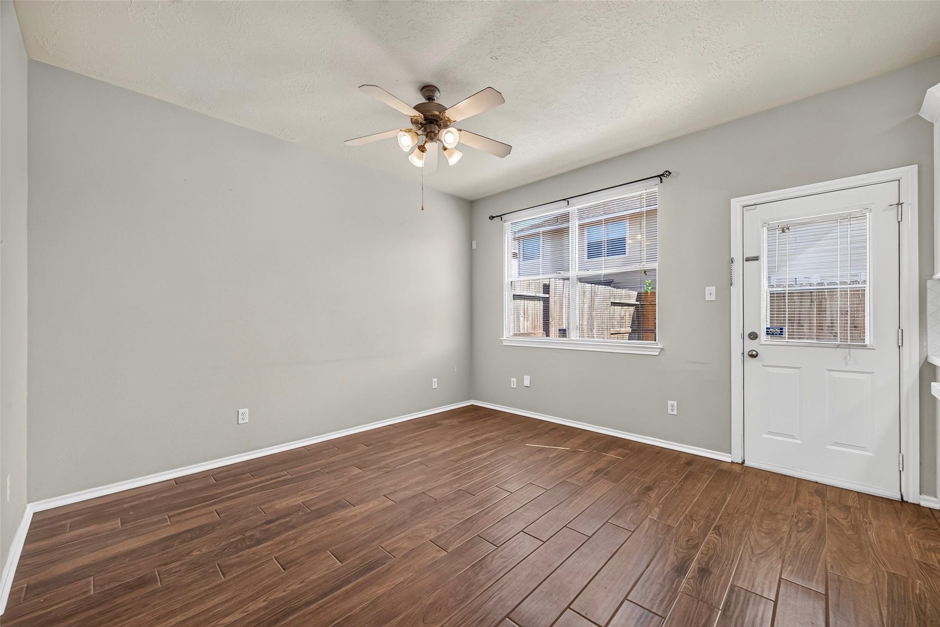 8734 Thistlemoor Lane, Houston, TX 77044 Living room area downstairs