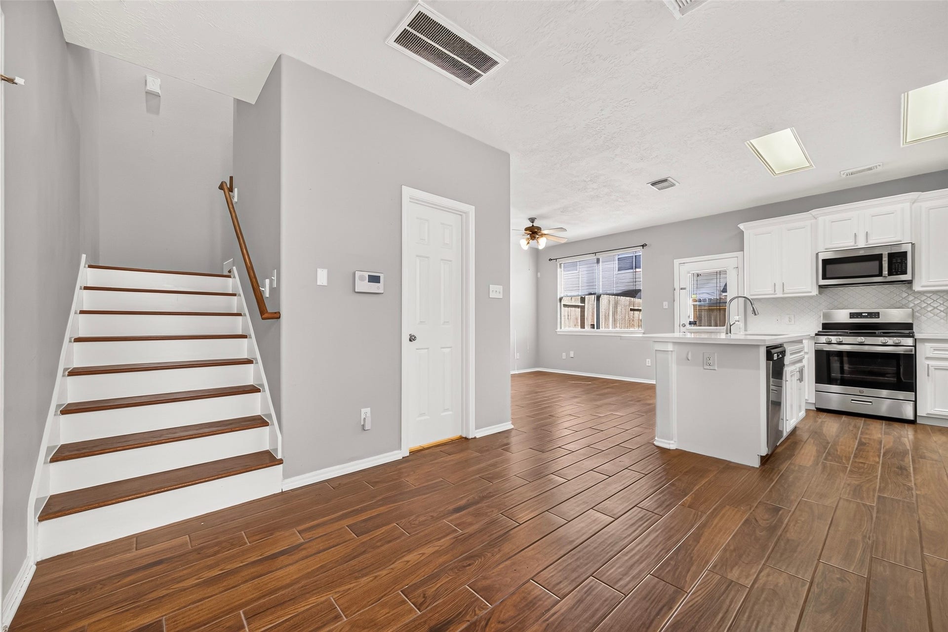 8734 Thistlemoor Lane, Houston, TX 77044 View as you walk into the home!