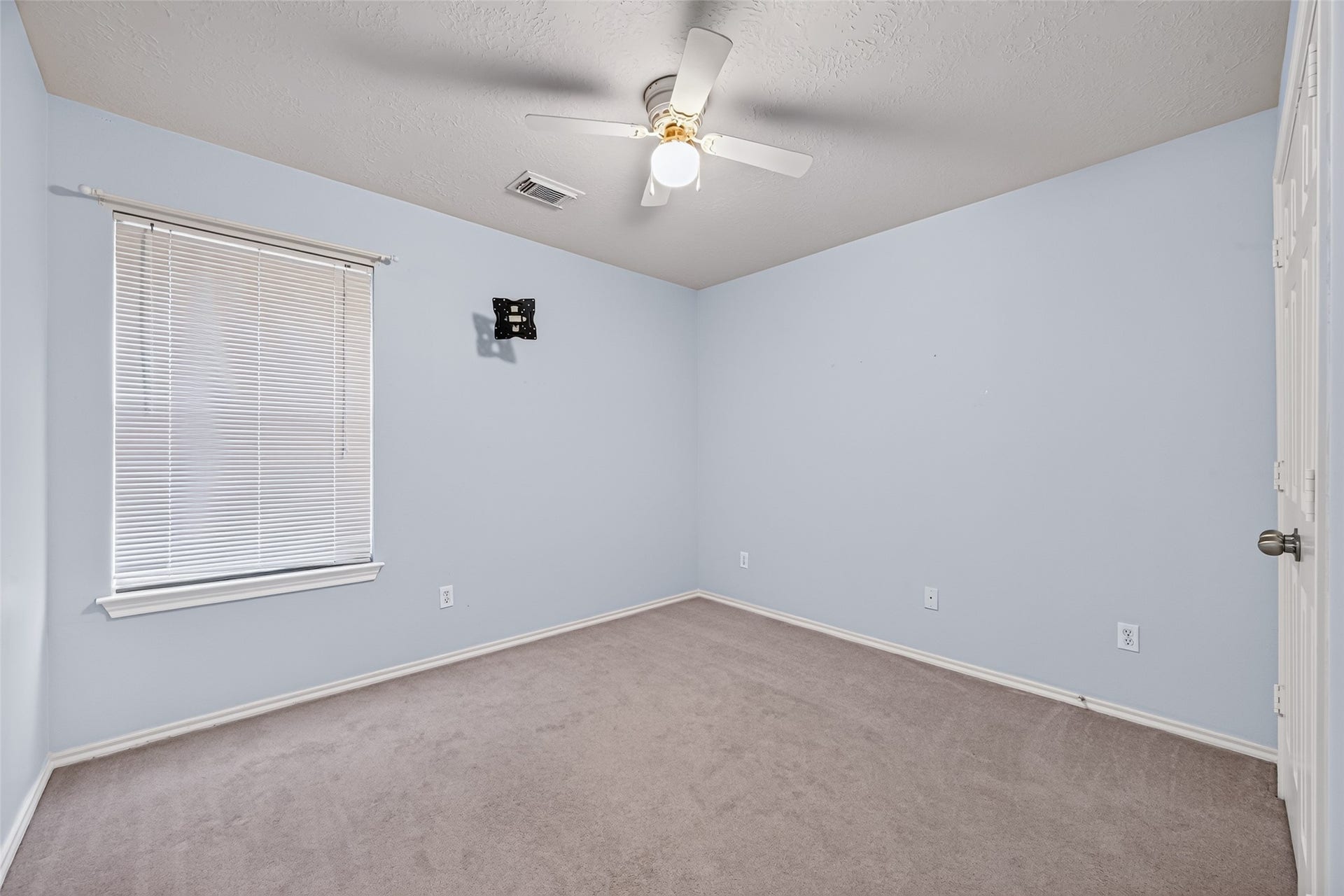 8734 Thistlemoor Lane, Houston, TX 77044 Second bedroom