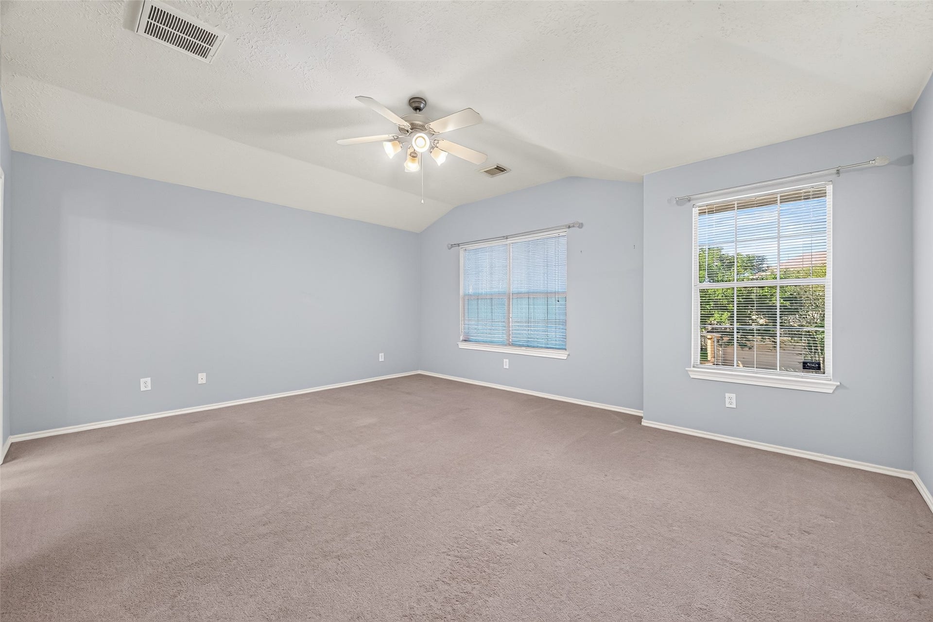 8734 Thistlemoor Lane, Houston, TX 77044 Spacious primary bedroom upstairs!