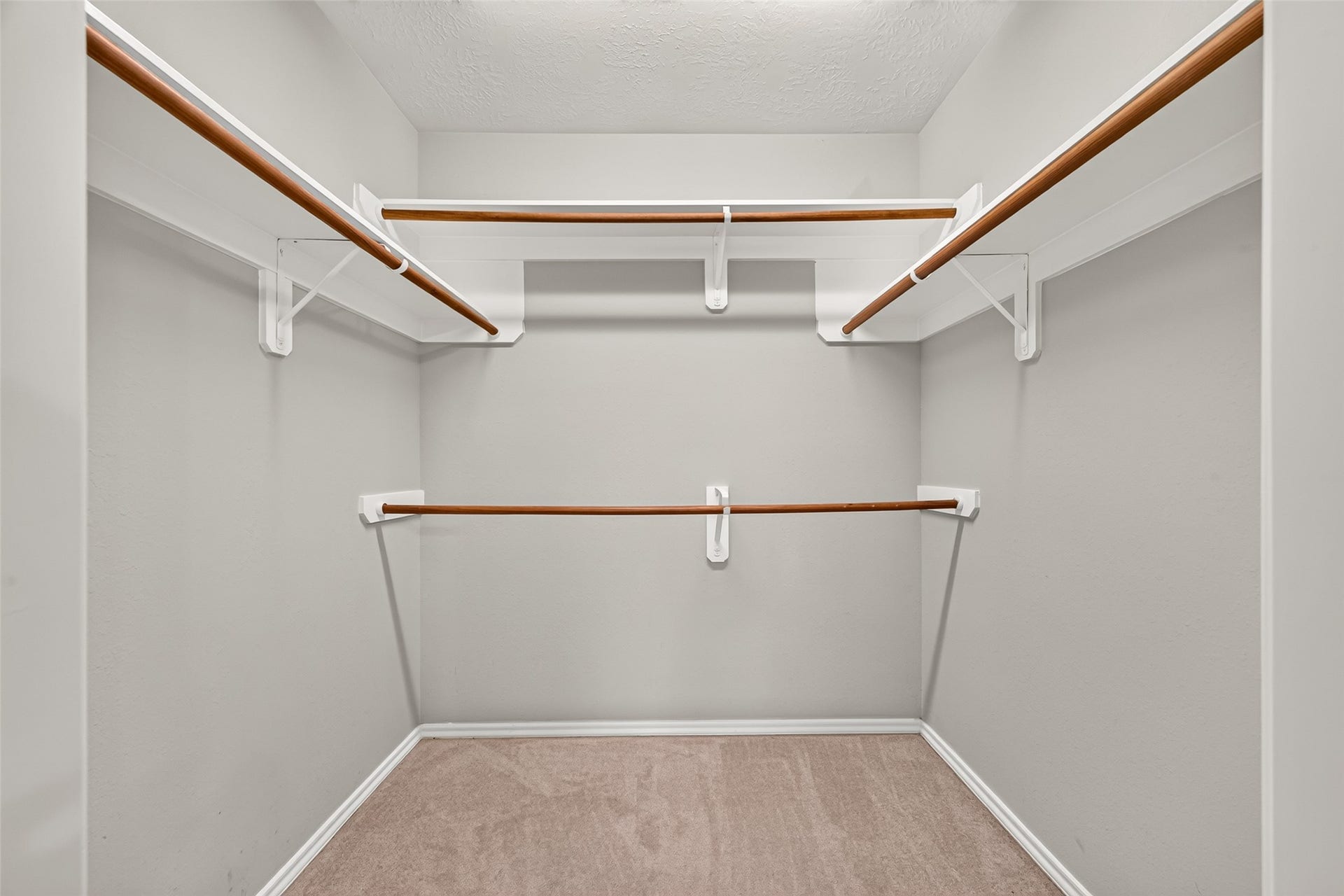 8734 Thistlemoor Lane, Houston, TX 77044 Large walk in closet in primary bedroom