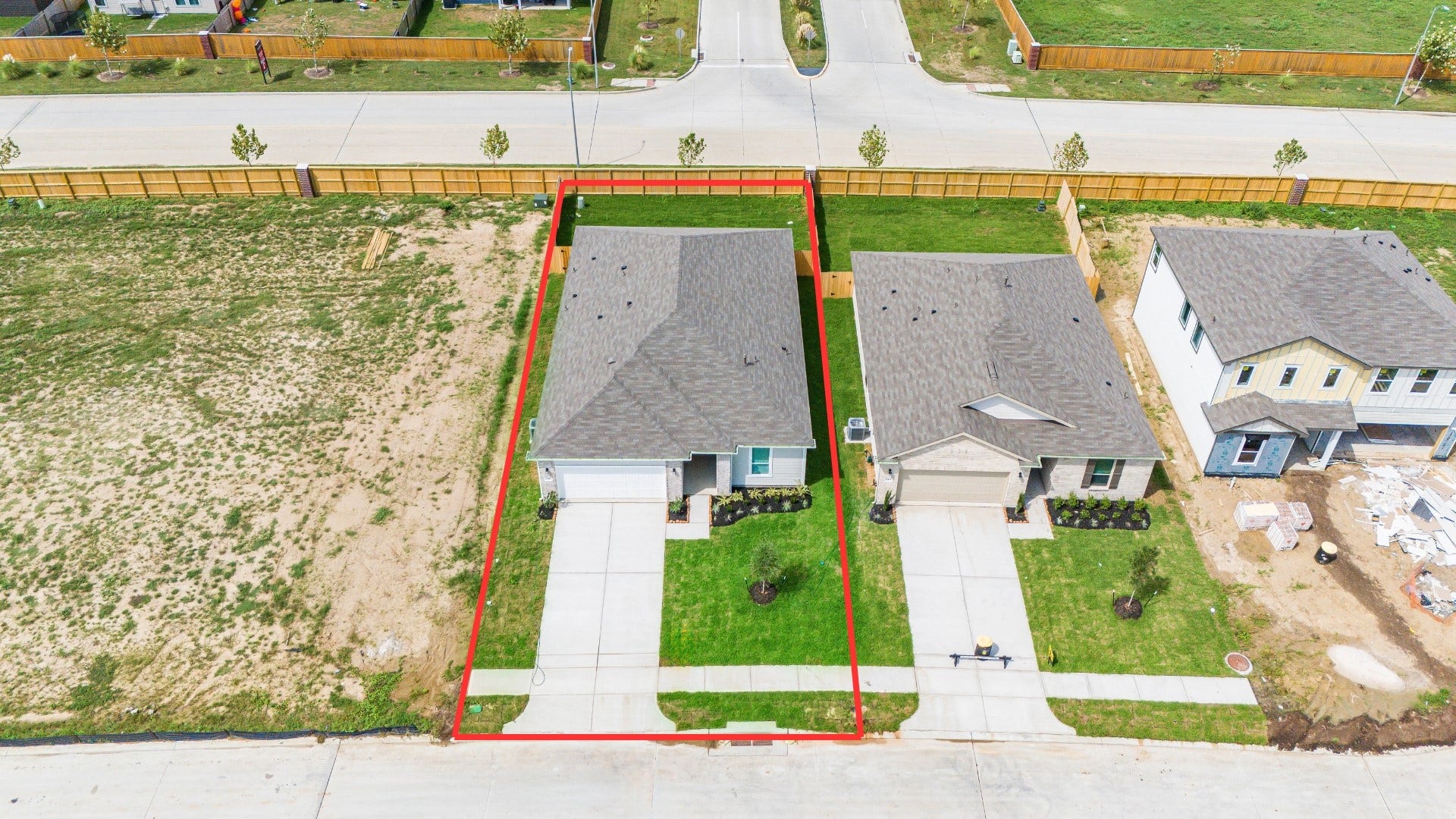 This home sits on a large lot with NO BACK NEIGHBORS, ample yard space in front and the back, lush landscaping and well-maintained yard!