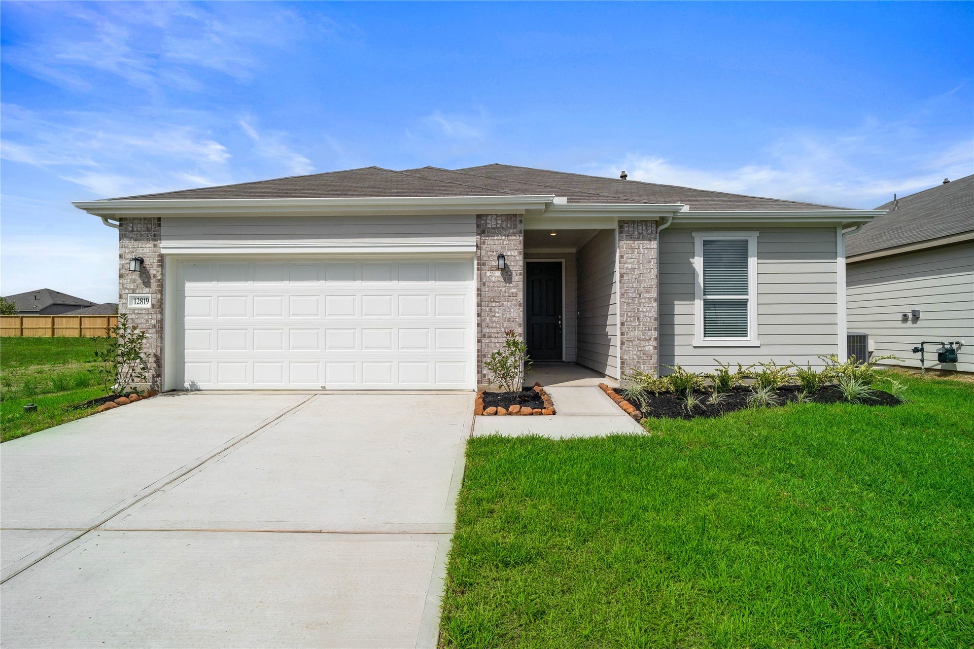 Welcome home to 12819 Autumn Woods Drive located in Sweetgrass Village and zoned to Crosby ISD.