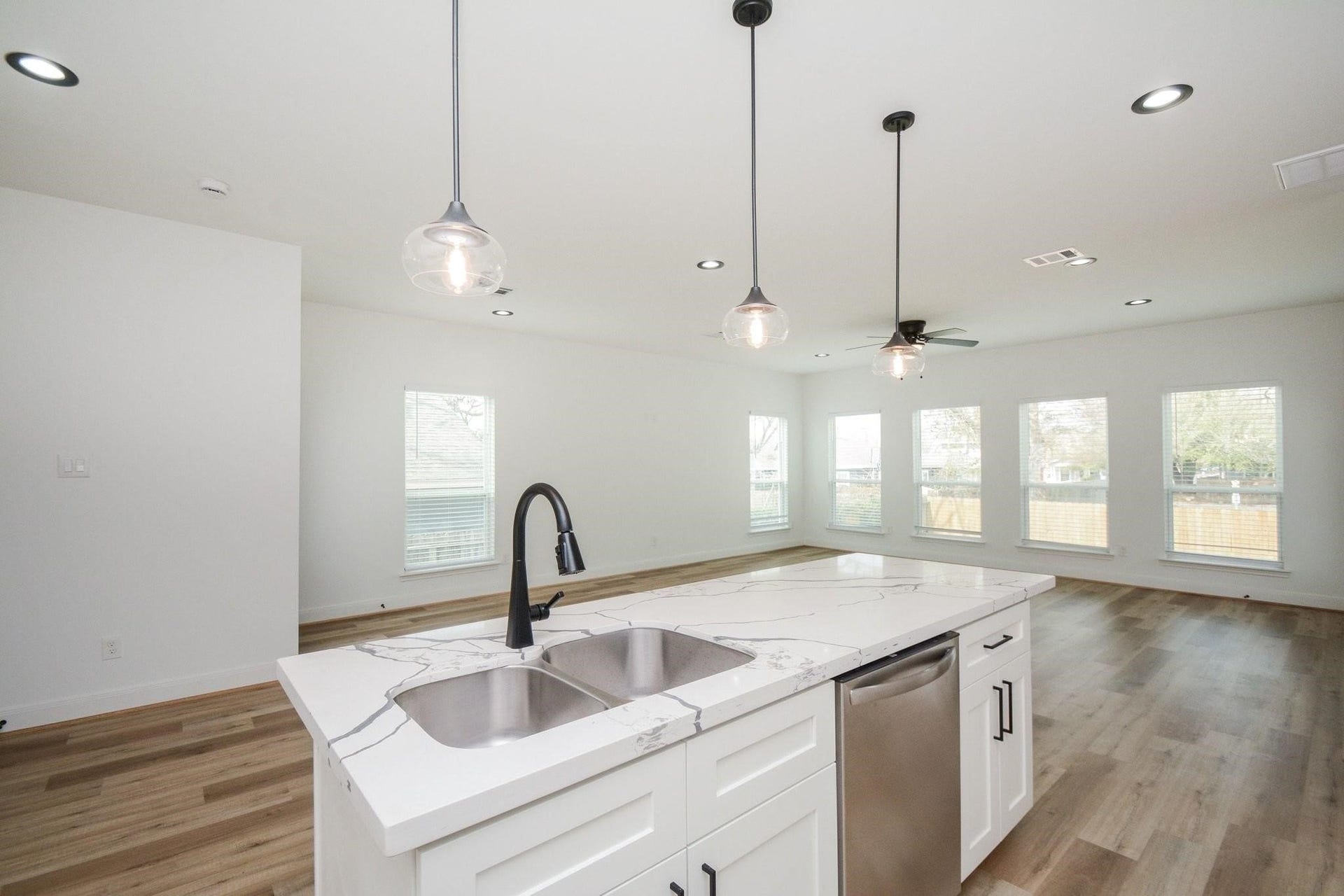 1415 E 35th Street, Houston, TX 77022 1415 E 35th Street, Houston, TX 77022