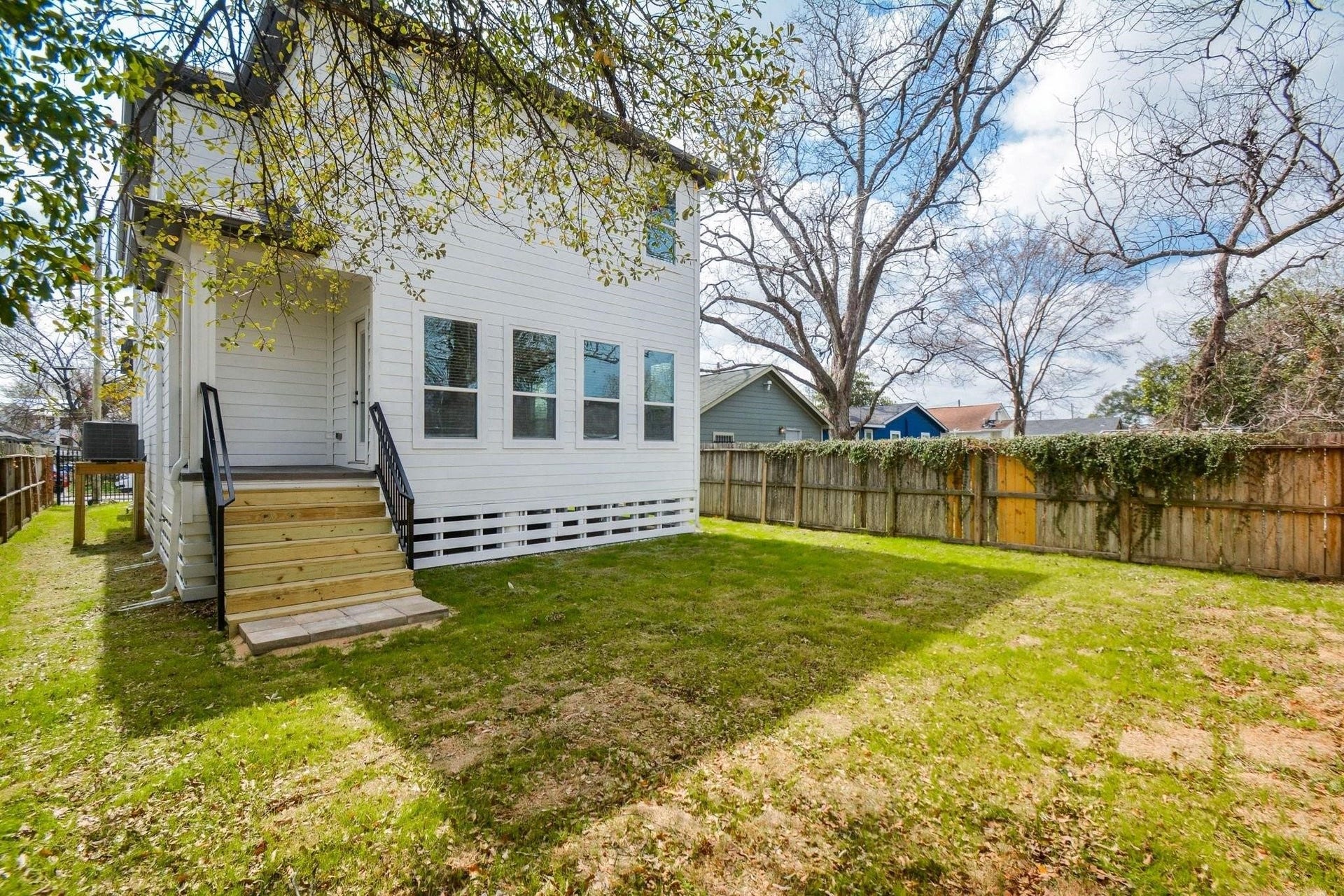 1415 E 35th Street, Houston, TX 77022 1415 E 35th Street, Houston, TX 77022