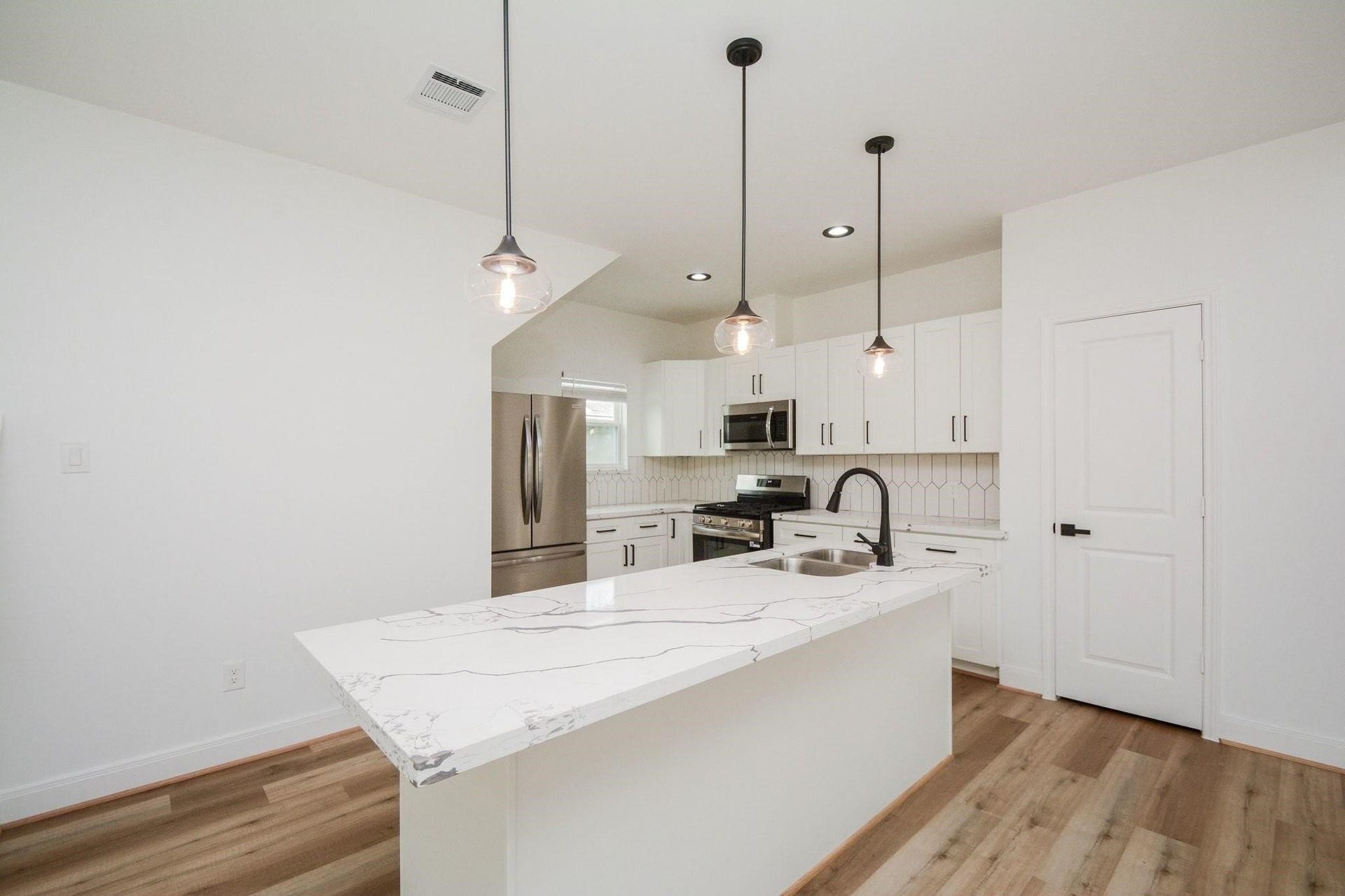 1415 E 35th Street, Houston, TX 77022 1415 E 35th Street, Houston, TX 77022