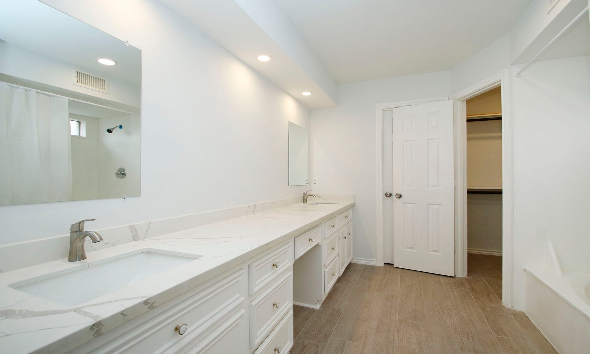 3515 Stoney Oak Drive, Houston, TX 77068 Large primary bathroom