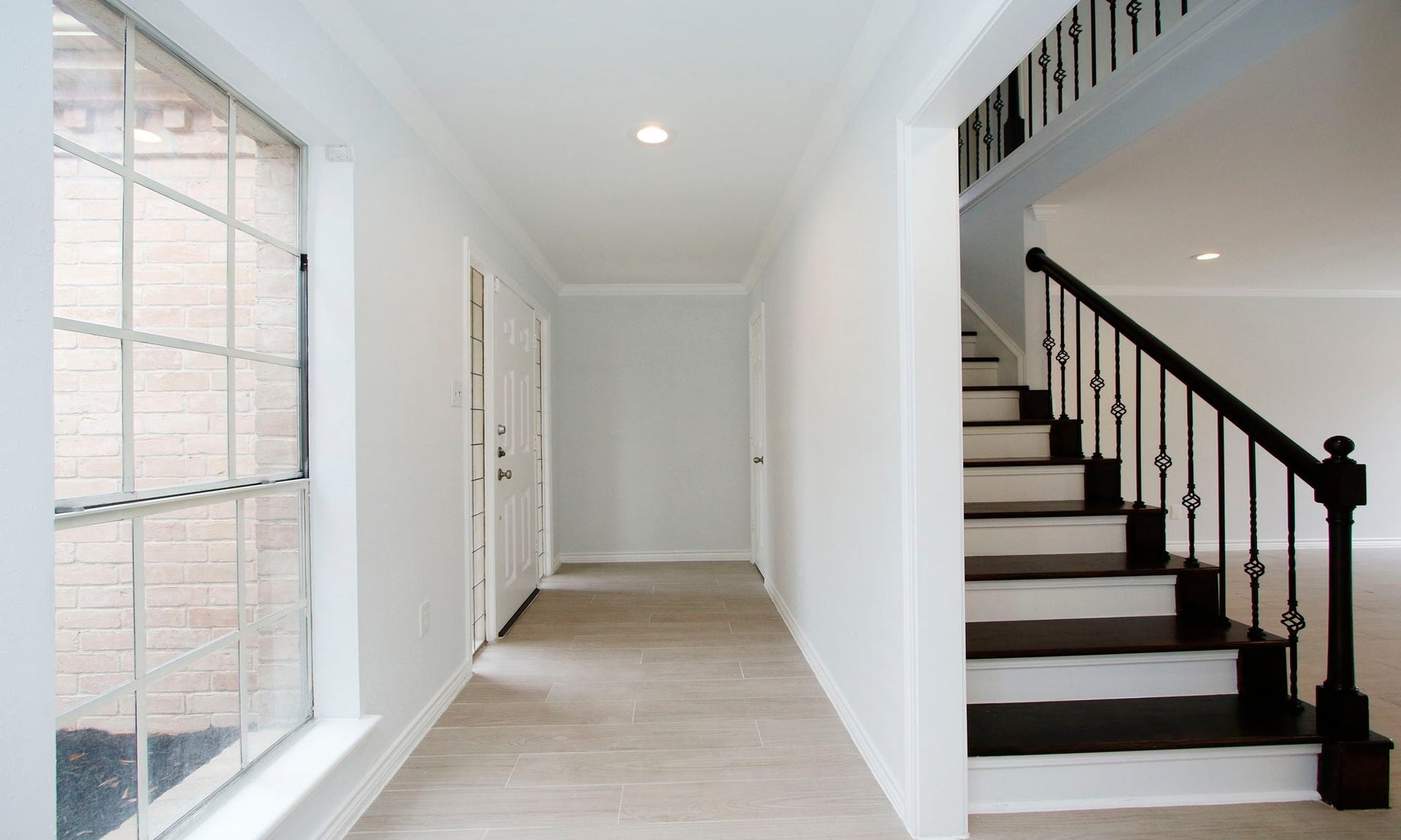 3515 Stoney Oak Drive, Houston, TX 77068 Entry, loads of storage in this home, including under the stairs