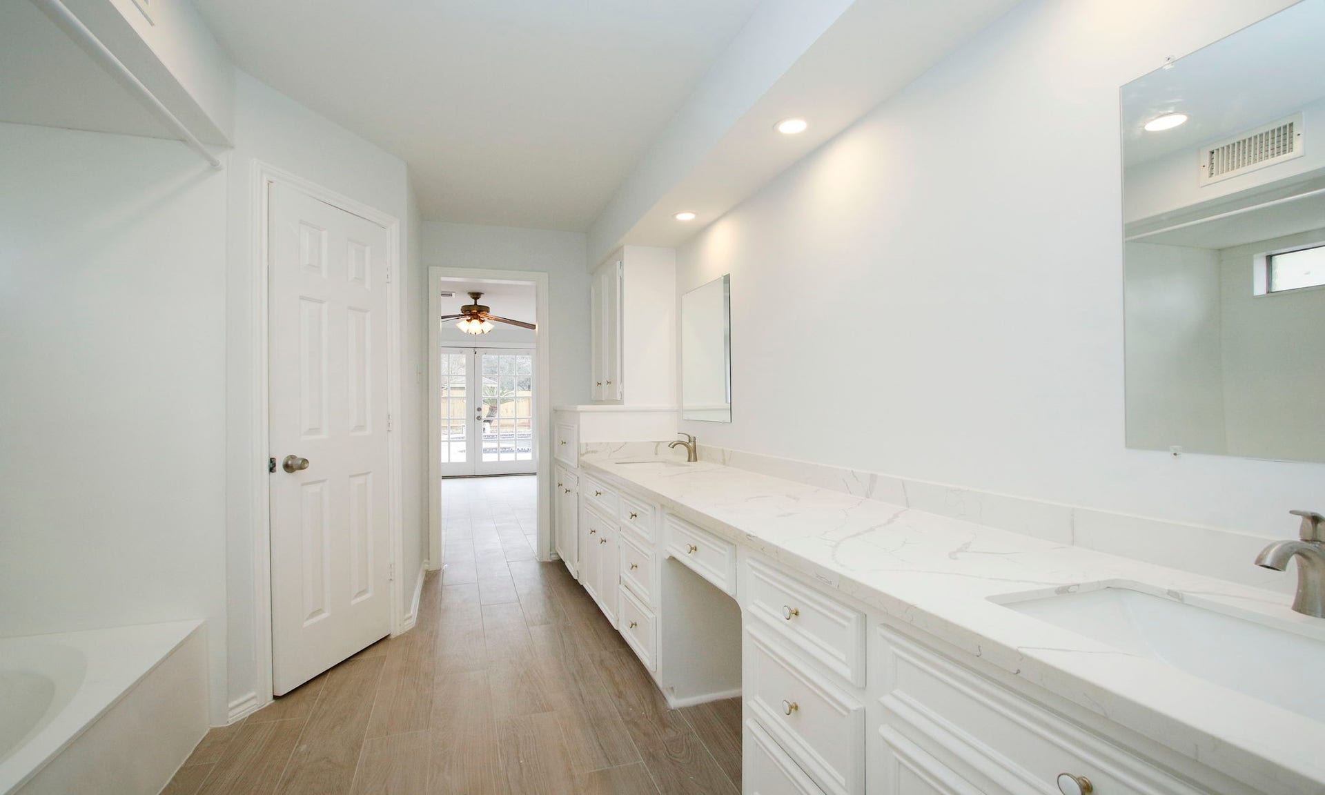 3515 Stoney Oak Drive, Houston, TX 77068 Primary bathroom