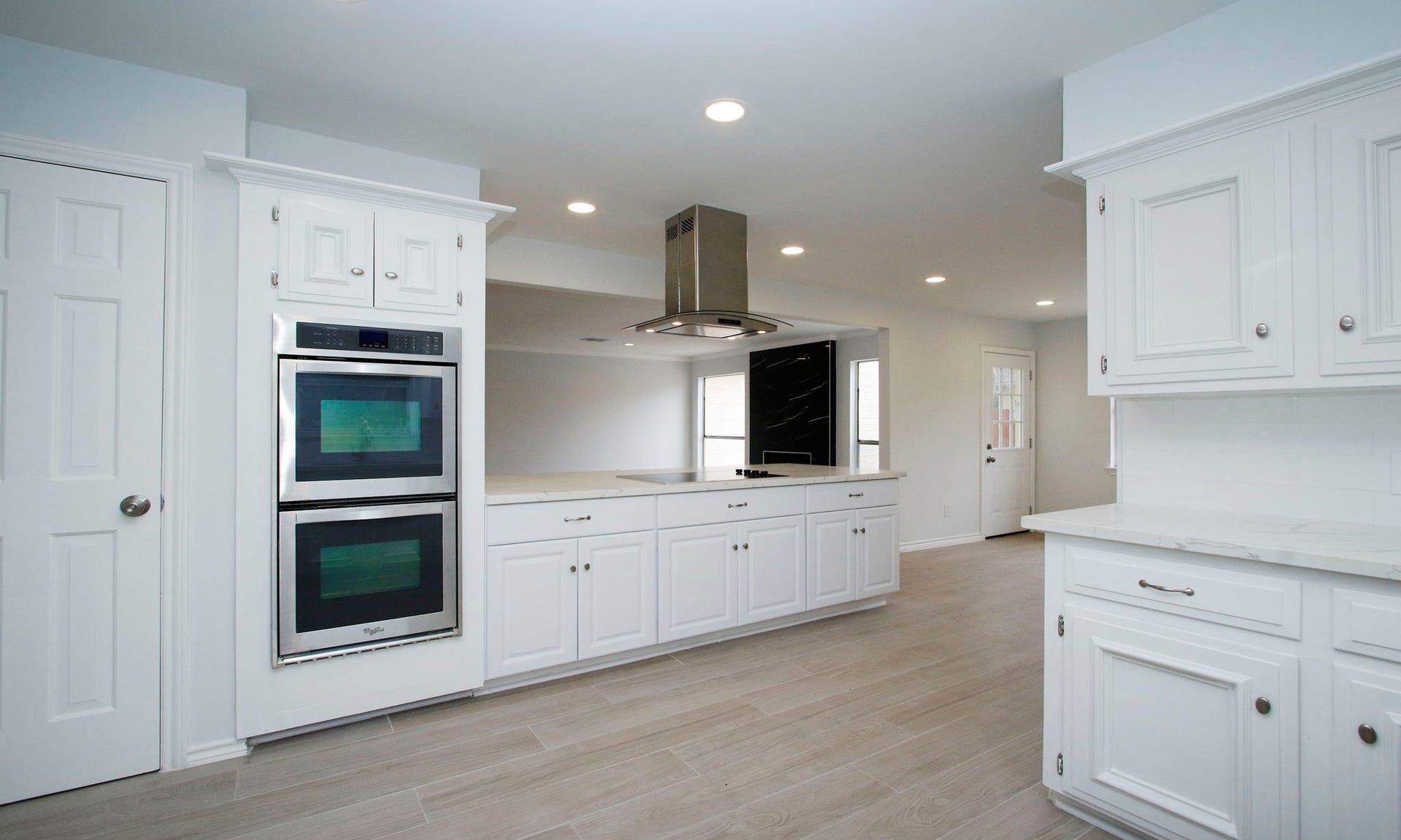 3515 Stoney Oak Drive, Houston, TX 77068 Double ovens