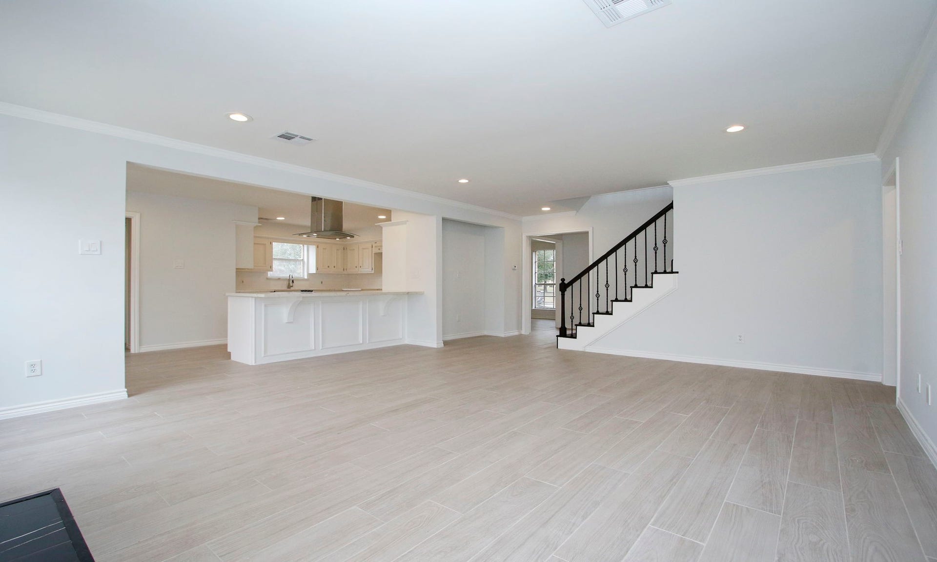 3515 Stoney Oak Drive, Houston, TX 77068 Open concept kitchen and living room