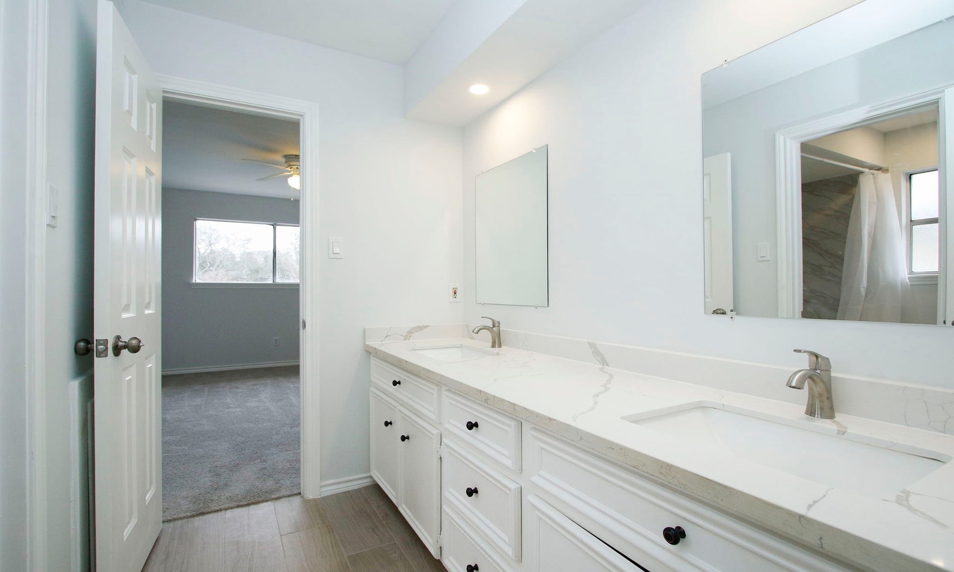 3515 Stoney Oak Drive, Houston, TX 77068 Upstairs bathroom