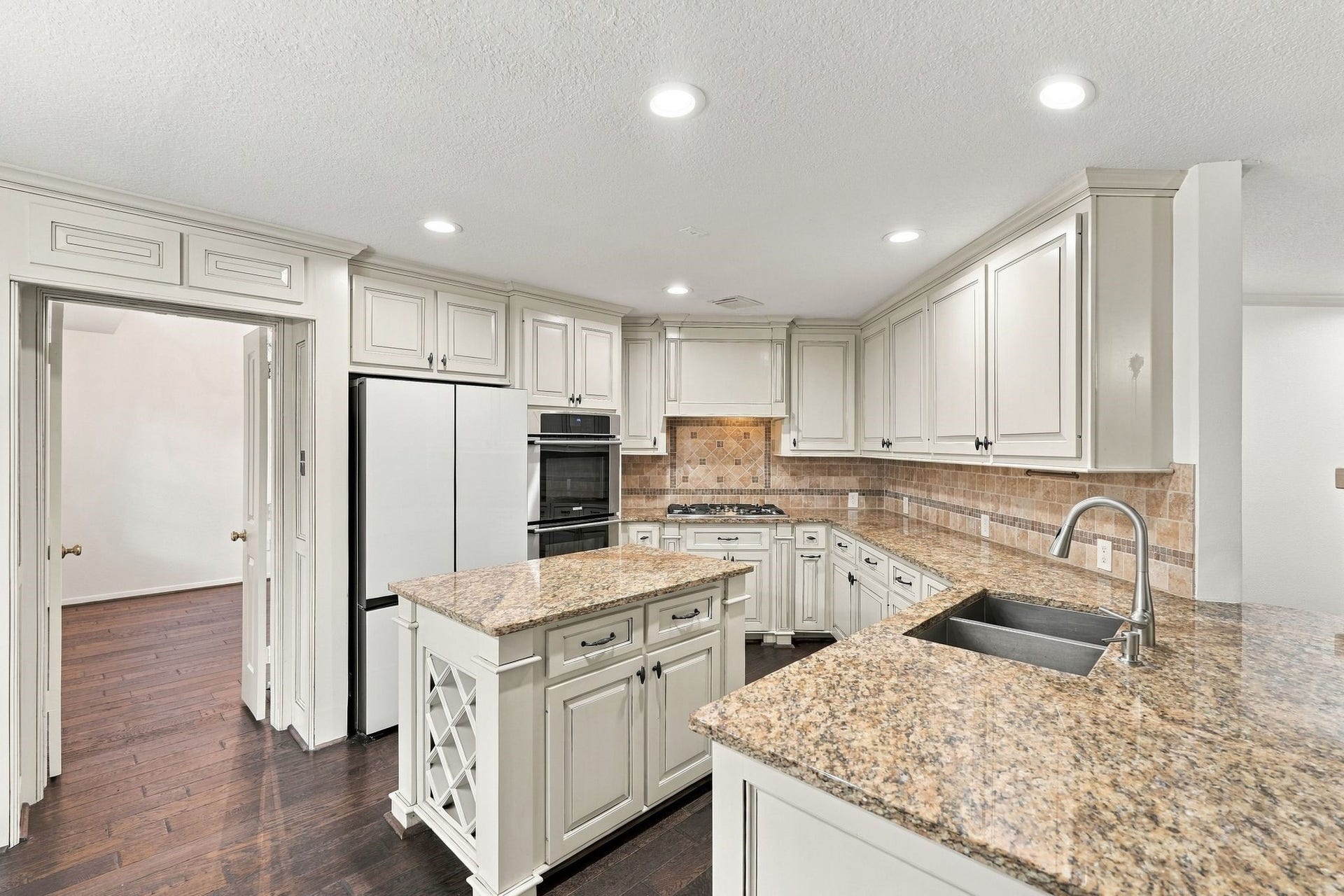 202 W Greywing Circle, The Woodlands, TX 77382 202 W Greywing Circle, The Woodlands, TX 77382