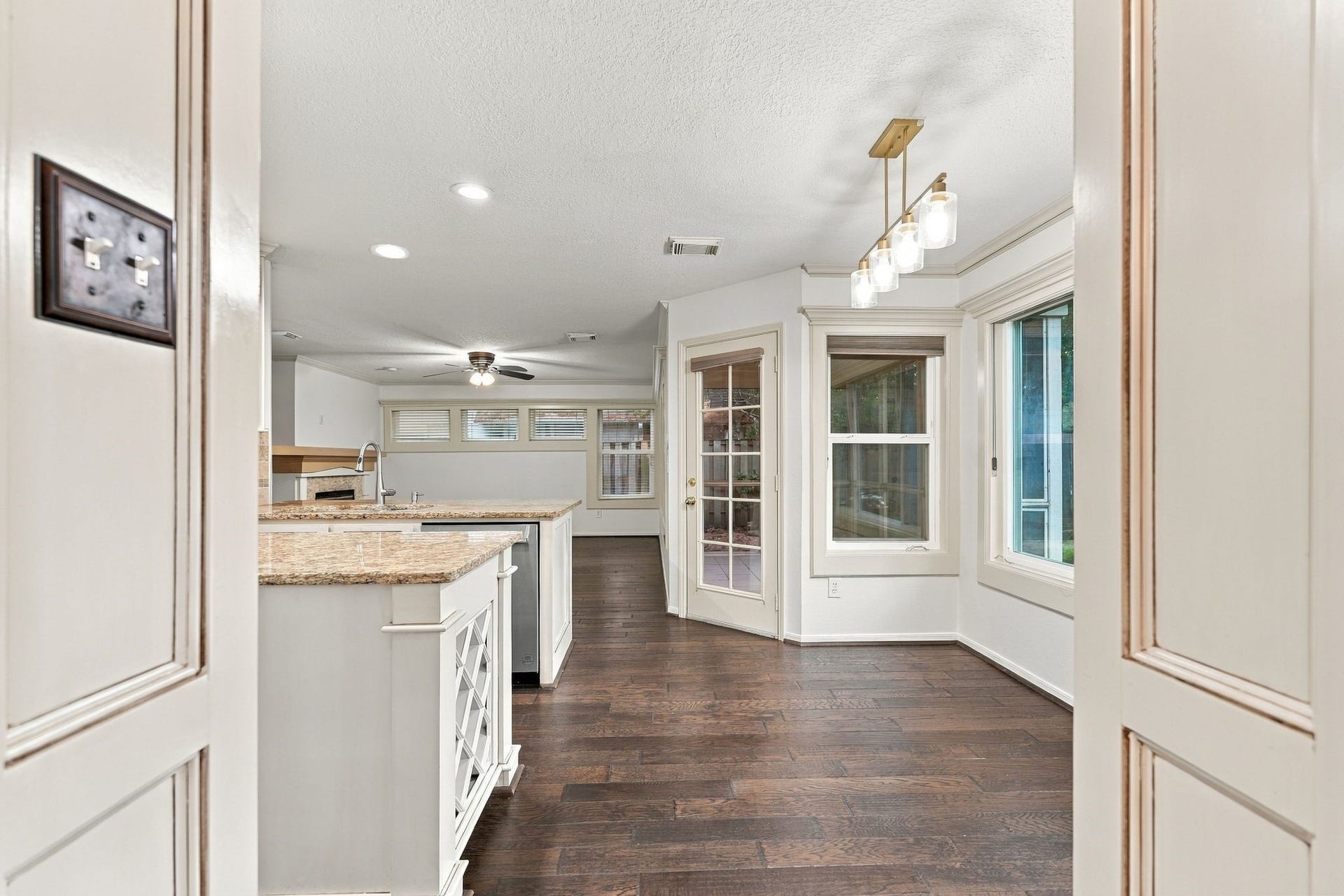 202 W Greywing Circle, The Woodlands, TX 77382 Coming from living/dining front room to the kitchen