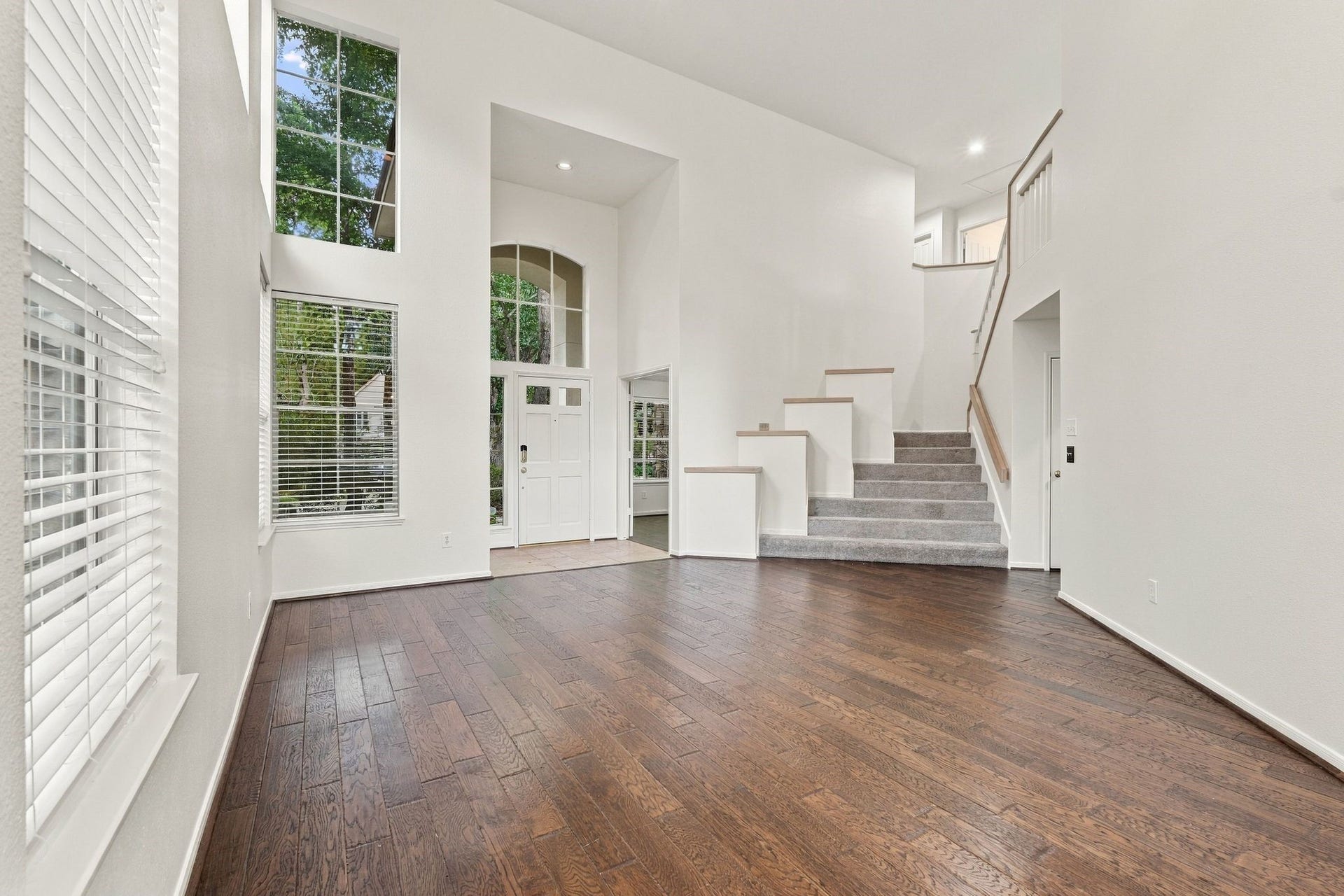 202 W Greywing Circle, The Woodlands, TX 77382 Enjoy the natural light while still having privacy