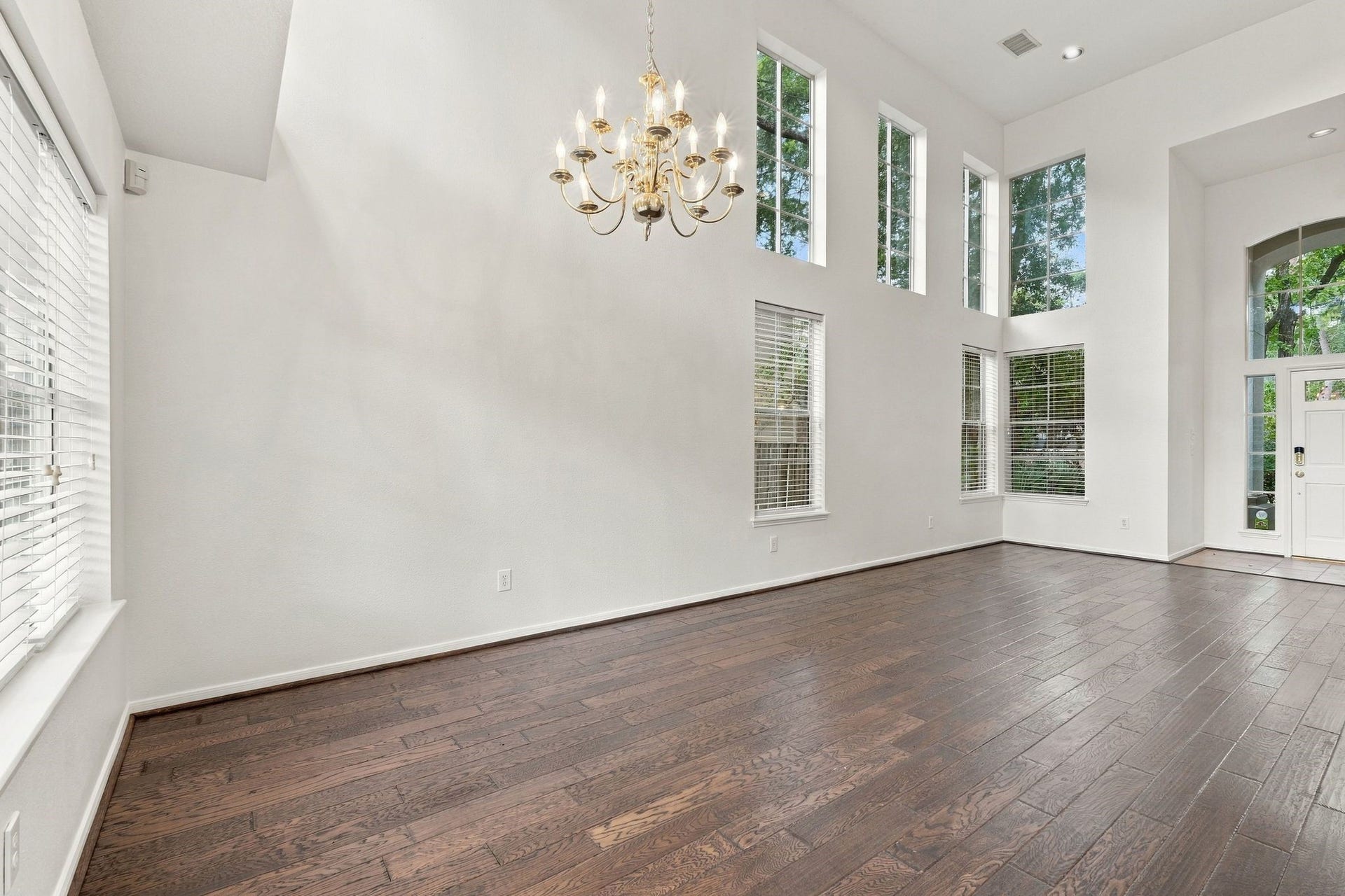 202 W Greywing Circle, The Woodlands, TX 77382 202 W Greywing Circle, The Woodlands, TX 77382
