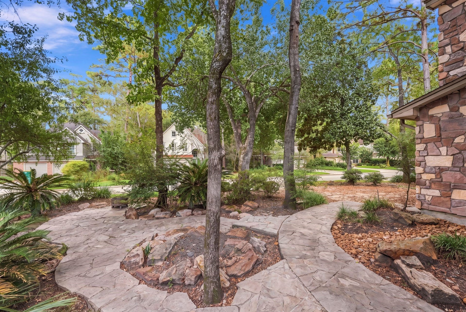 202 W Greywing Circle, The Woodlands, TX 77382 202 W Greywing Circle, The Woodlands, TX 77382