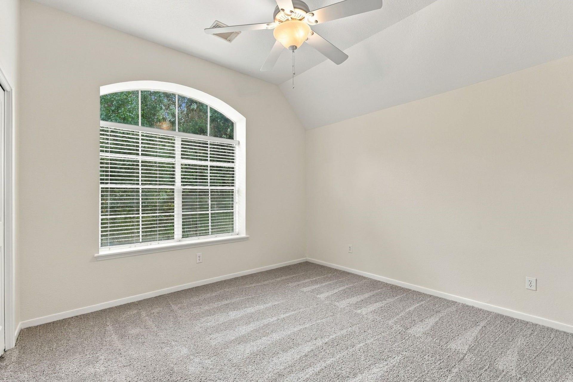 202 W Greywing Circle, The Woodlands, TX 77382 202 W Greywing Circle, The Woodlands, TX 77382