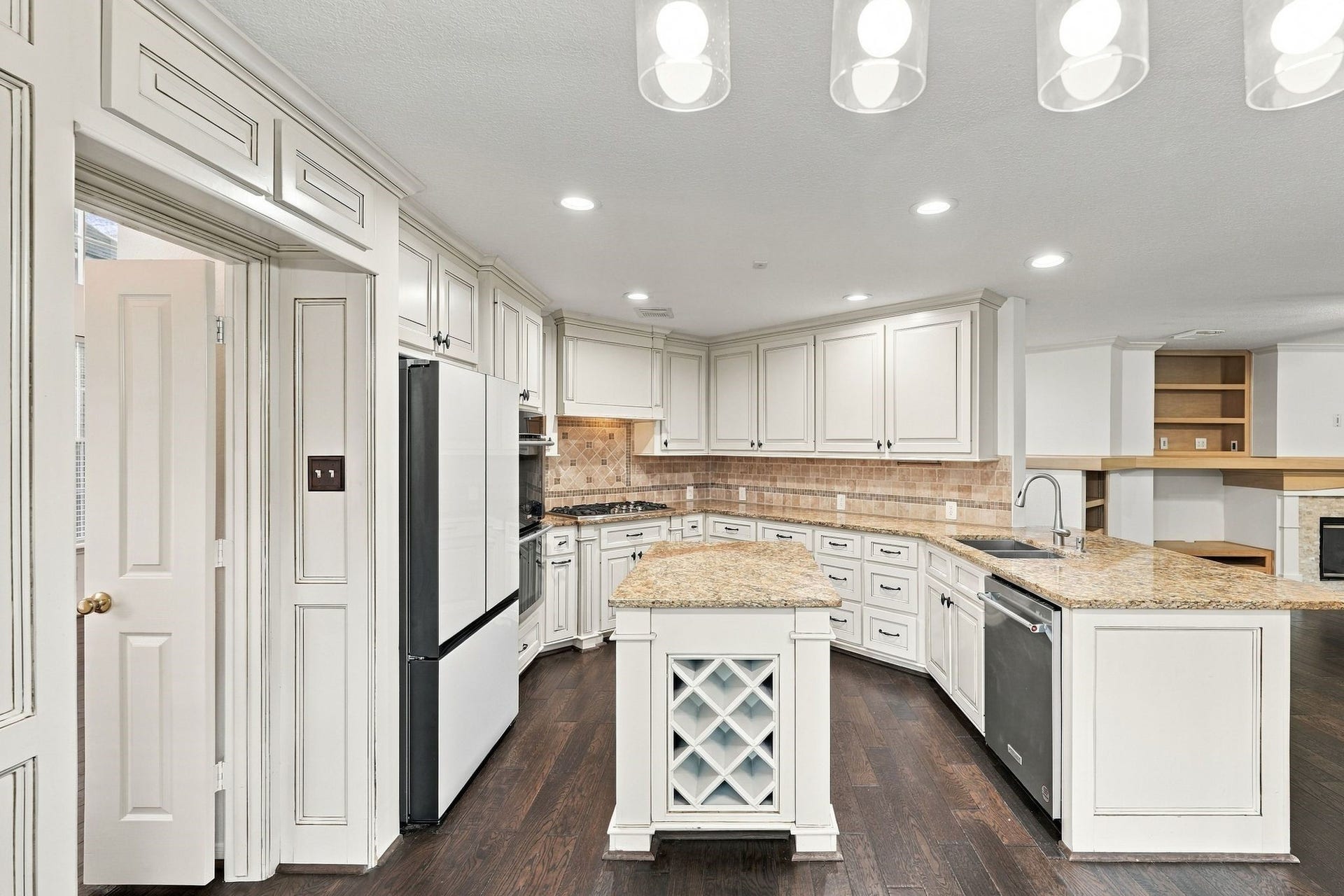 202 W Greywing Circle, The Woodlands, TX 77382 202 W Greywing Circle, The Woodlands, TX 77382