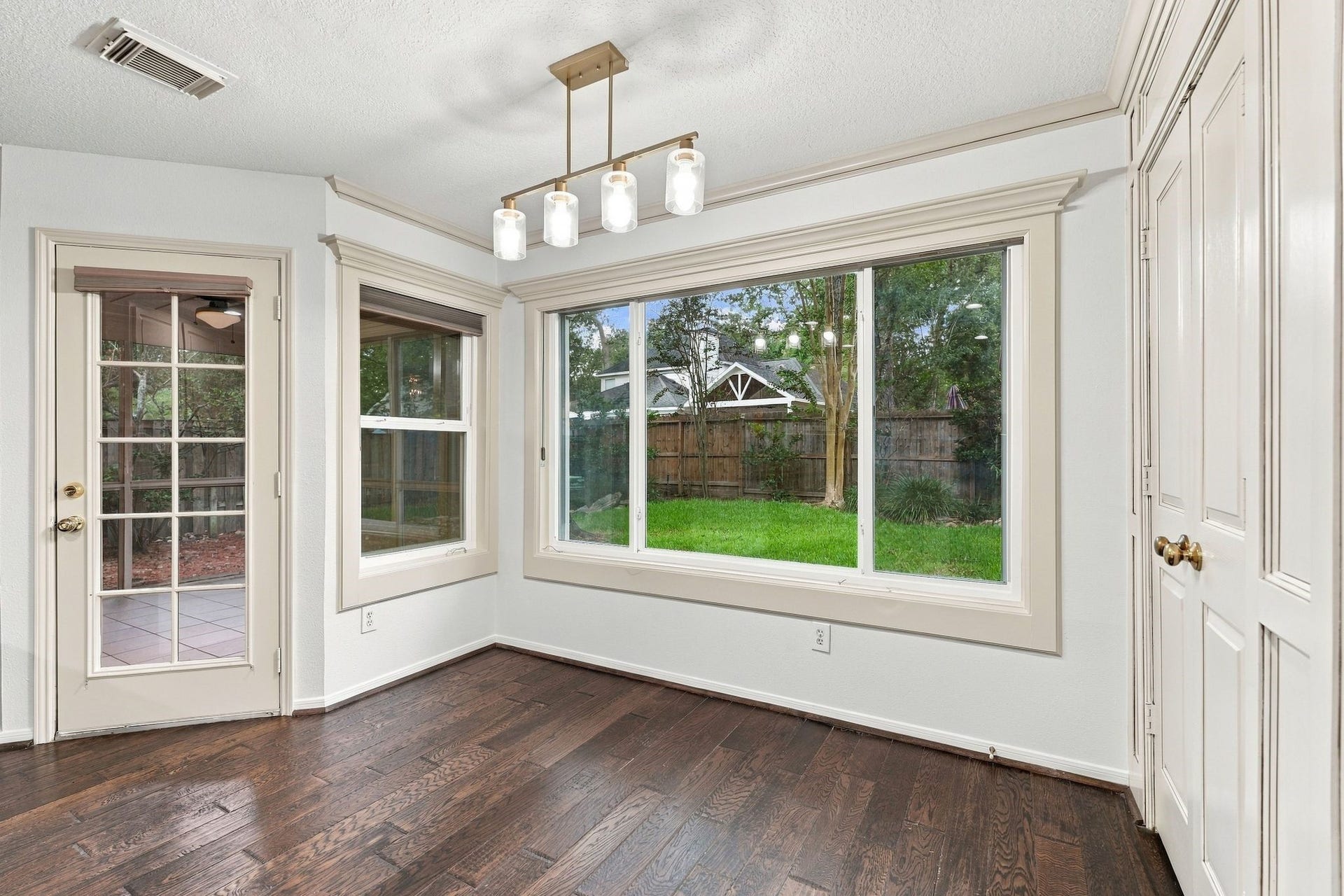 202 W Greywing Circle, The Woodlands, TX 77382 Breakfast nook with 3-panel picture window overlooking the backyard